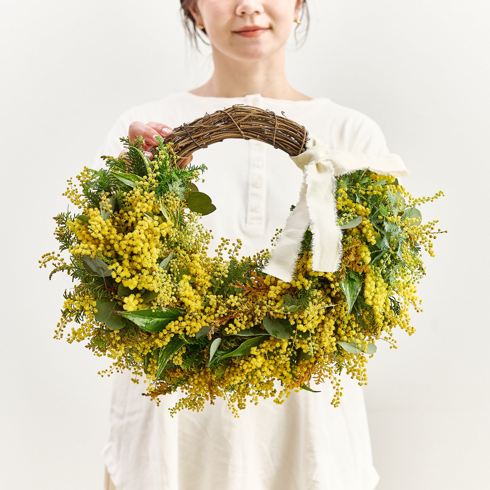 【受注販売】早春の枝ものでつくったミモザリース(生花)