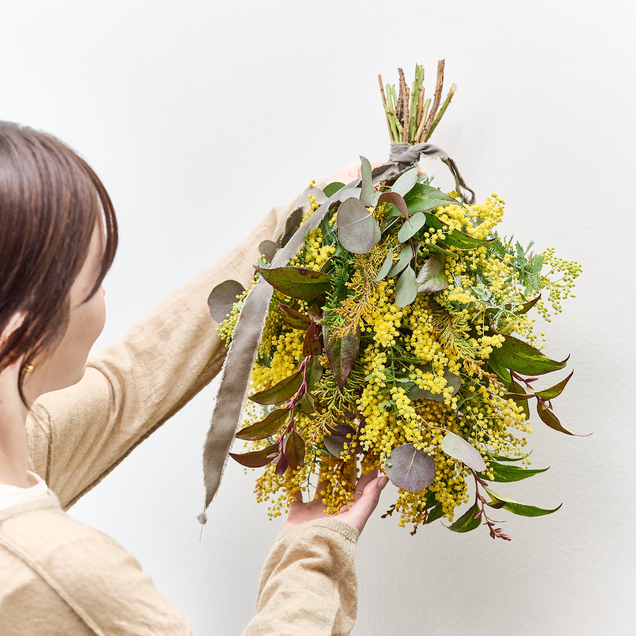【受注販売】早春の枝ものでつくったミモザスワッグ(生花)