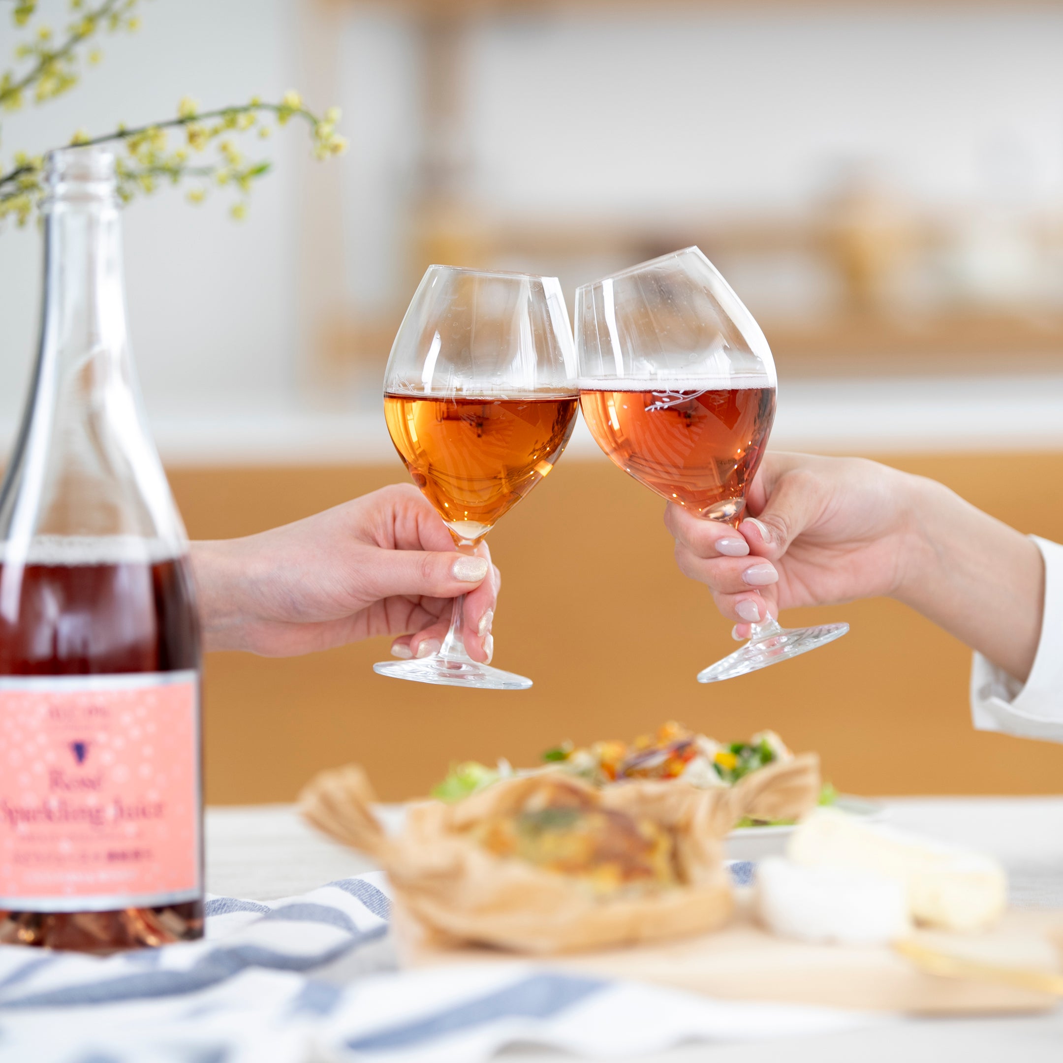 ロゼスパークリングジュース | ペアリングを楽しめるノンアルコール