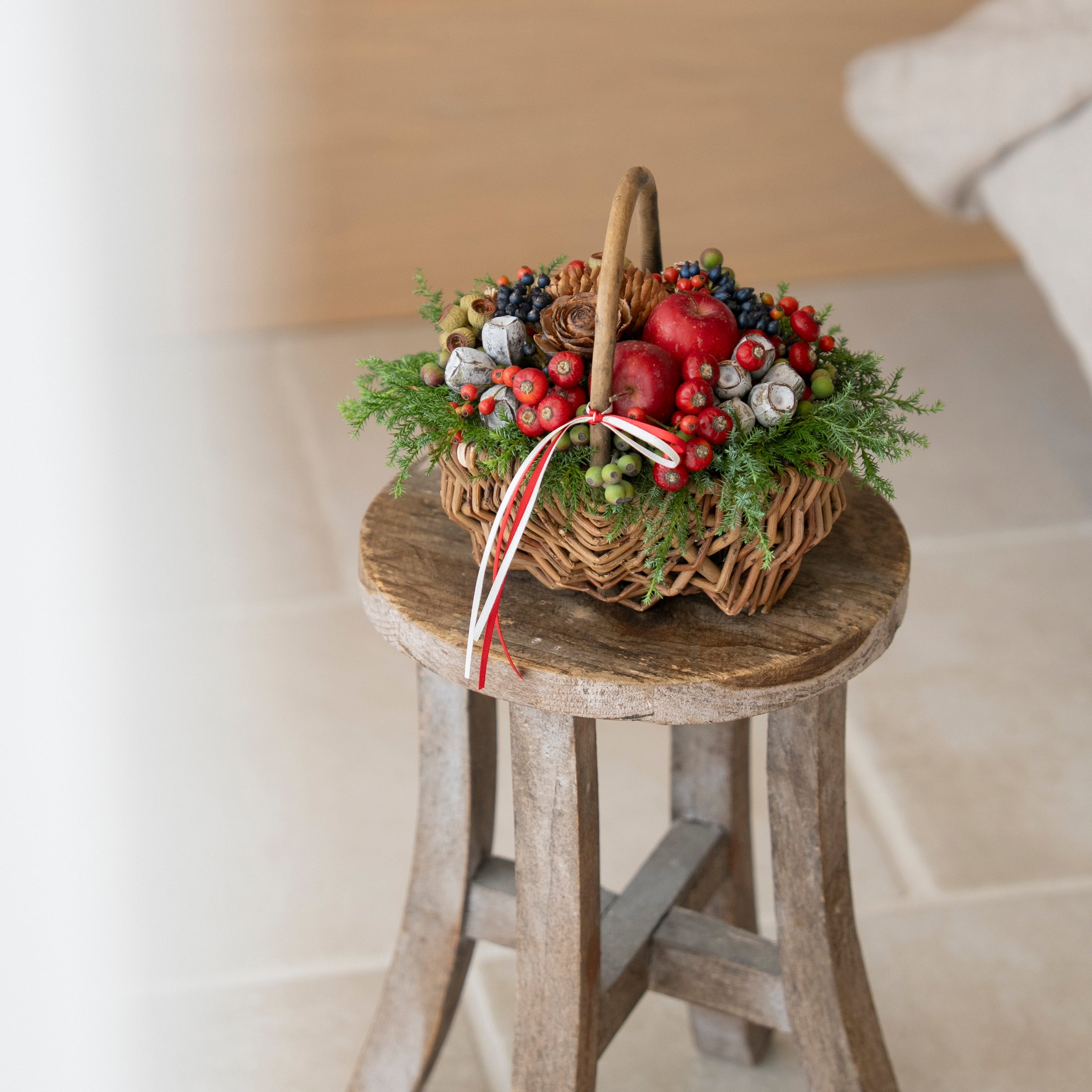 【受注販売】冬の実ものを詰め込んだボタニカルバスケット(生花)
