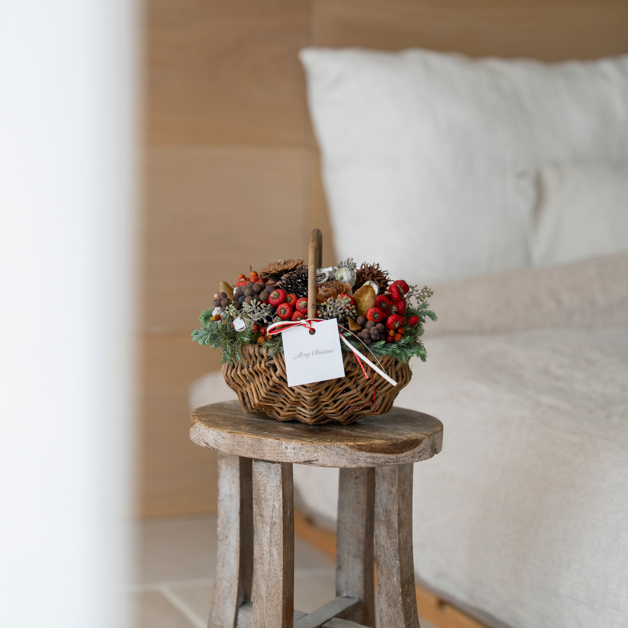 【受注販売】冬の実ものを詰め込んだボタニカルバスケット(生花)