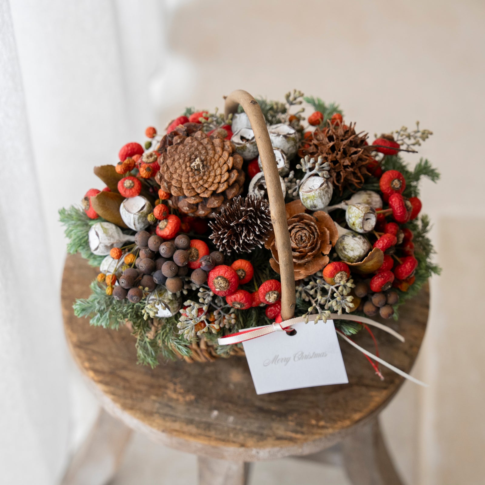 【受注販売】冬の実ものを詰め込んだボタニカルバスケット(生花)