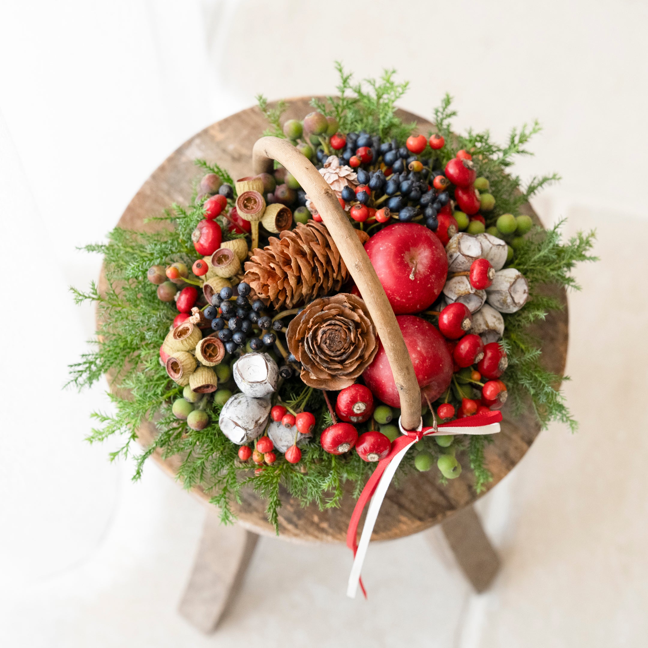 【受注販売】冬の実ものを詰め込んだボタニカルバスケット(生花)
