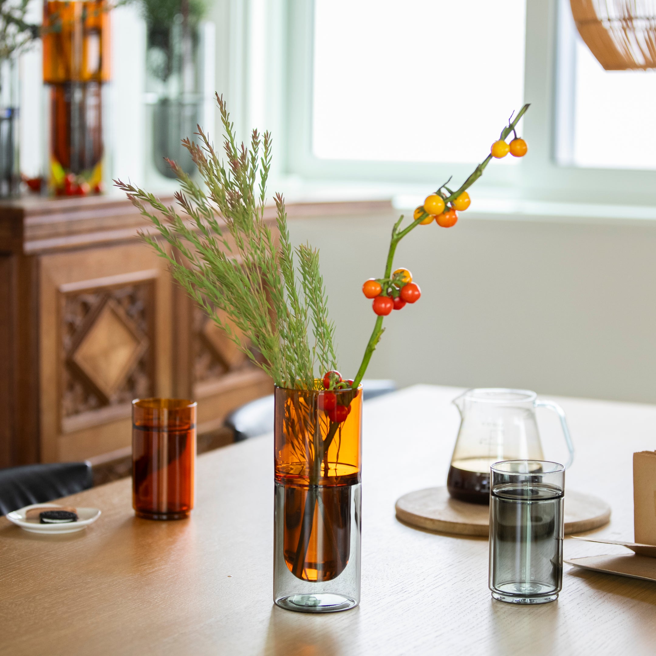 DW VASE | 遊び心あるカラーの枝もの花器