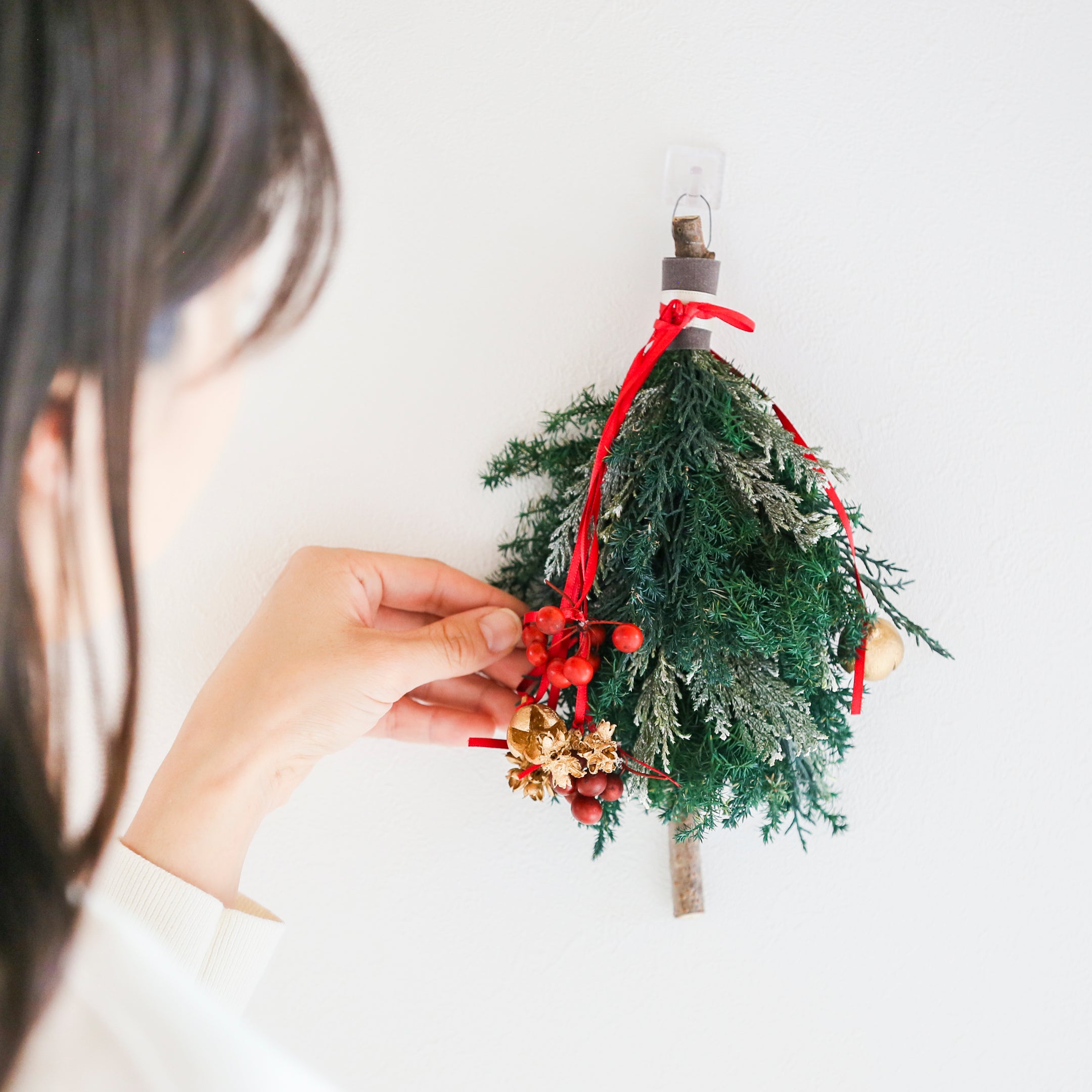 【受注販売】森の実が揺れる壁かけミニツリー(プリザーブド)