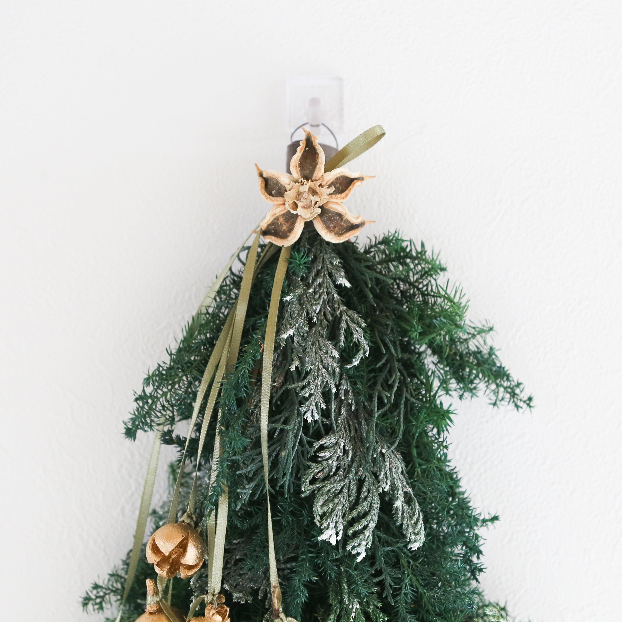 【受注販売】森の実が揺れる壁かけミニツリー(プリザーブド)