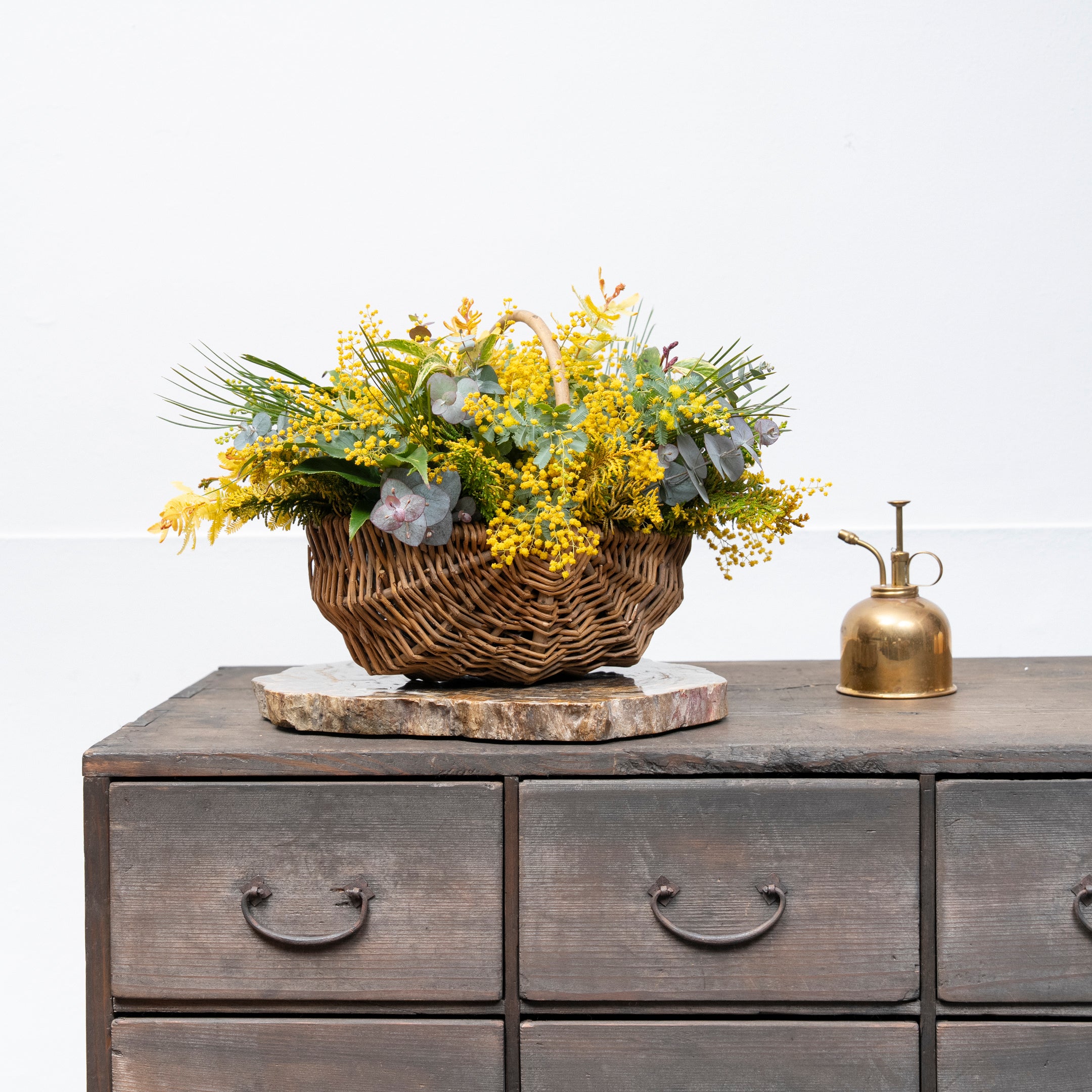 【受注販売】早春の枝ものでつくったミモザバスケット(生花)