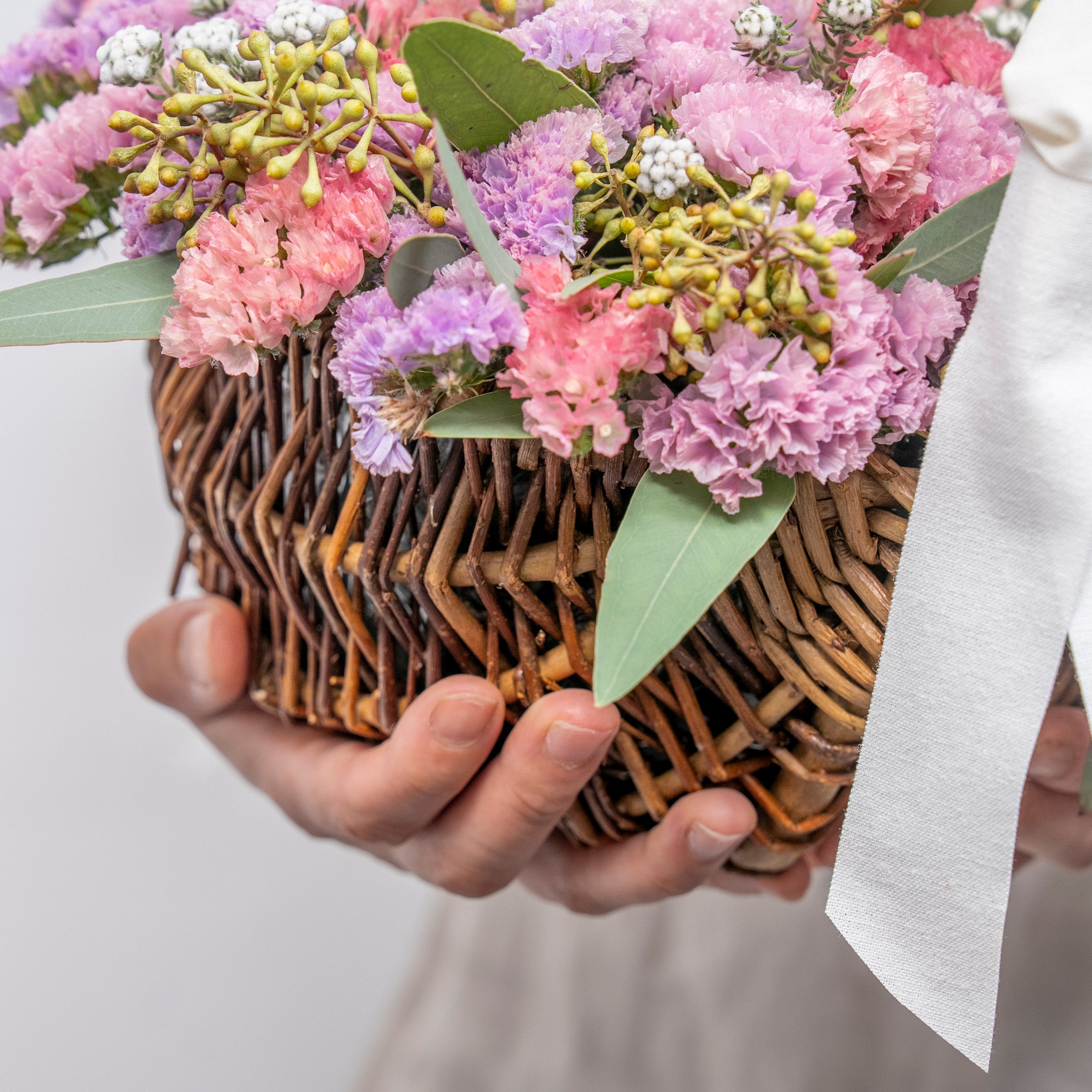 【受注販売】たっぷりのスターチスでつくった母の日バスケット(生花)