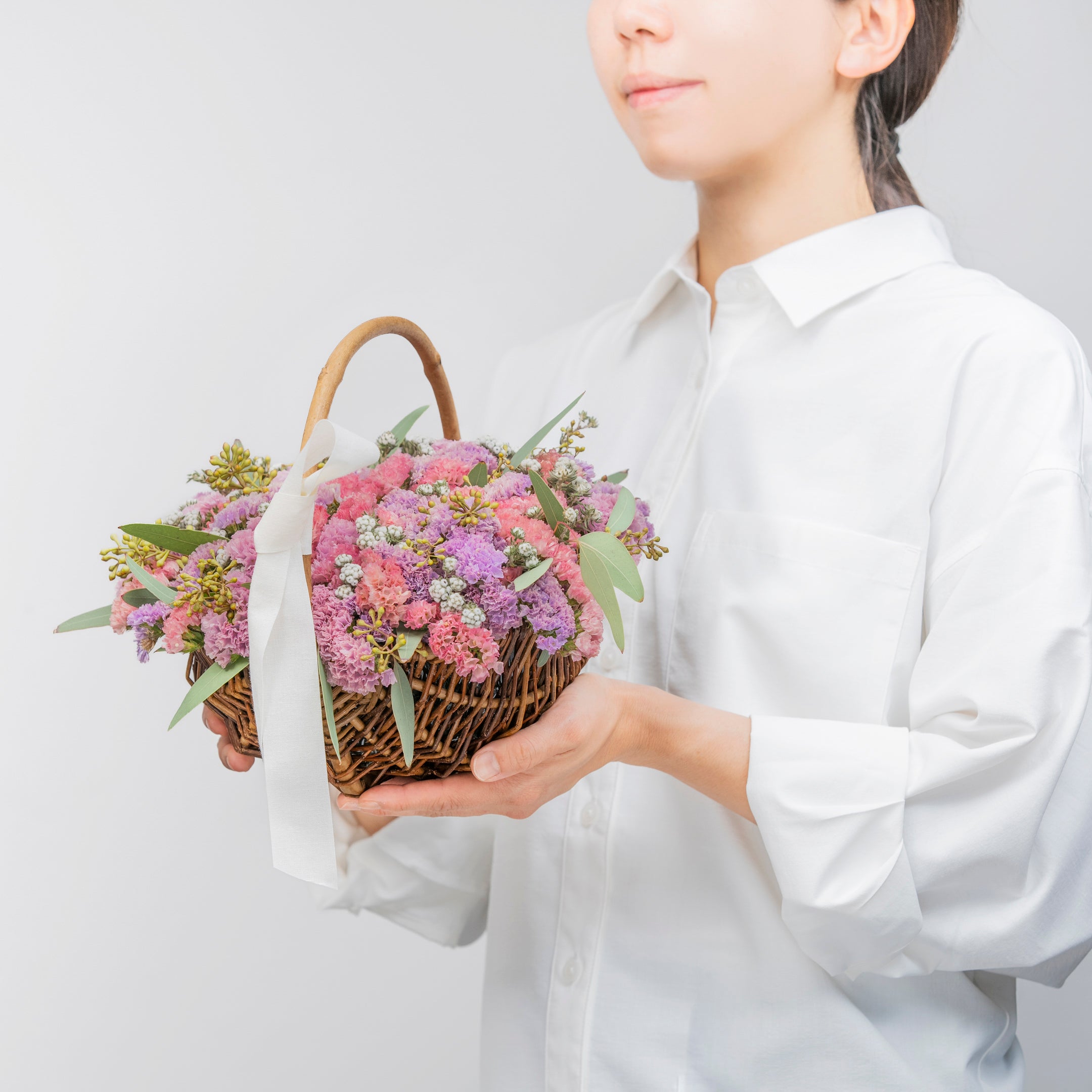 【受注販売】たっぷりのスターチスでつくった母の日バスケット(生花)