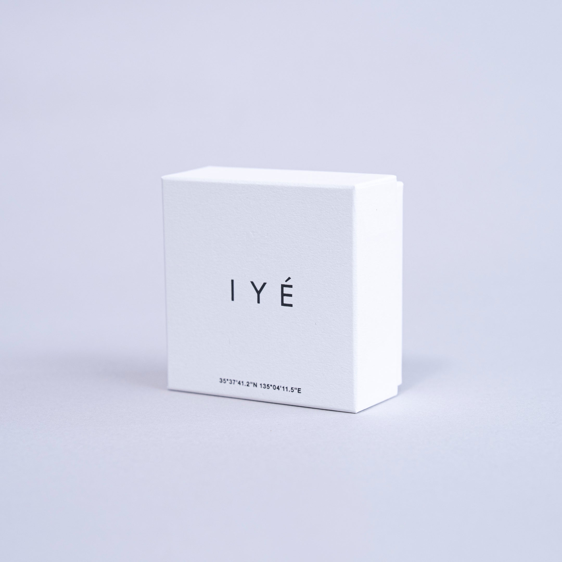 IYÉ incense holder | 廃ブラウン管でつくられた水のようなお香立て