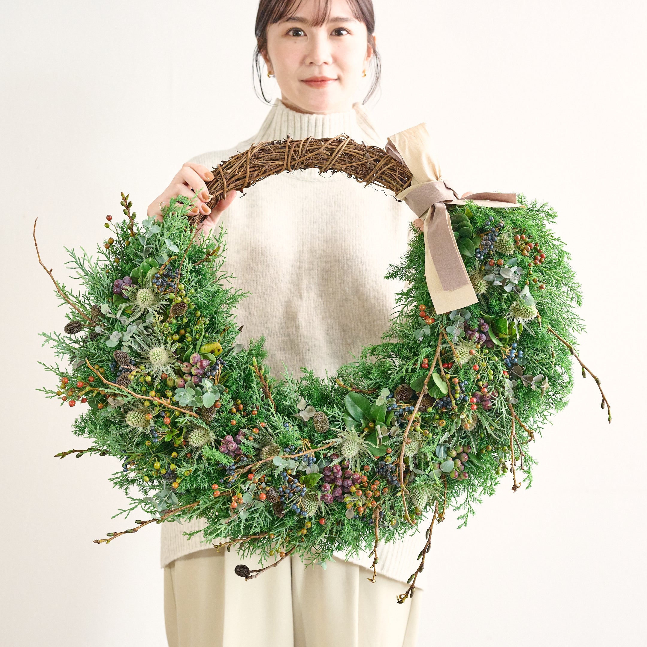【受注販売】冬の枝ものでつくったクリスマスリース2025(生花)