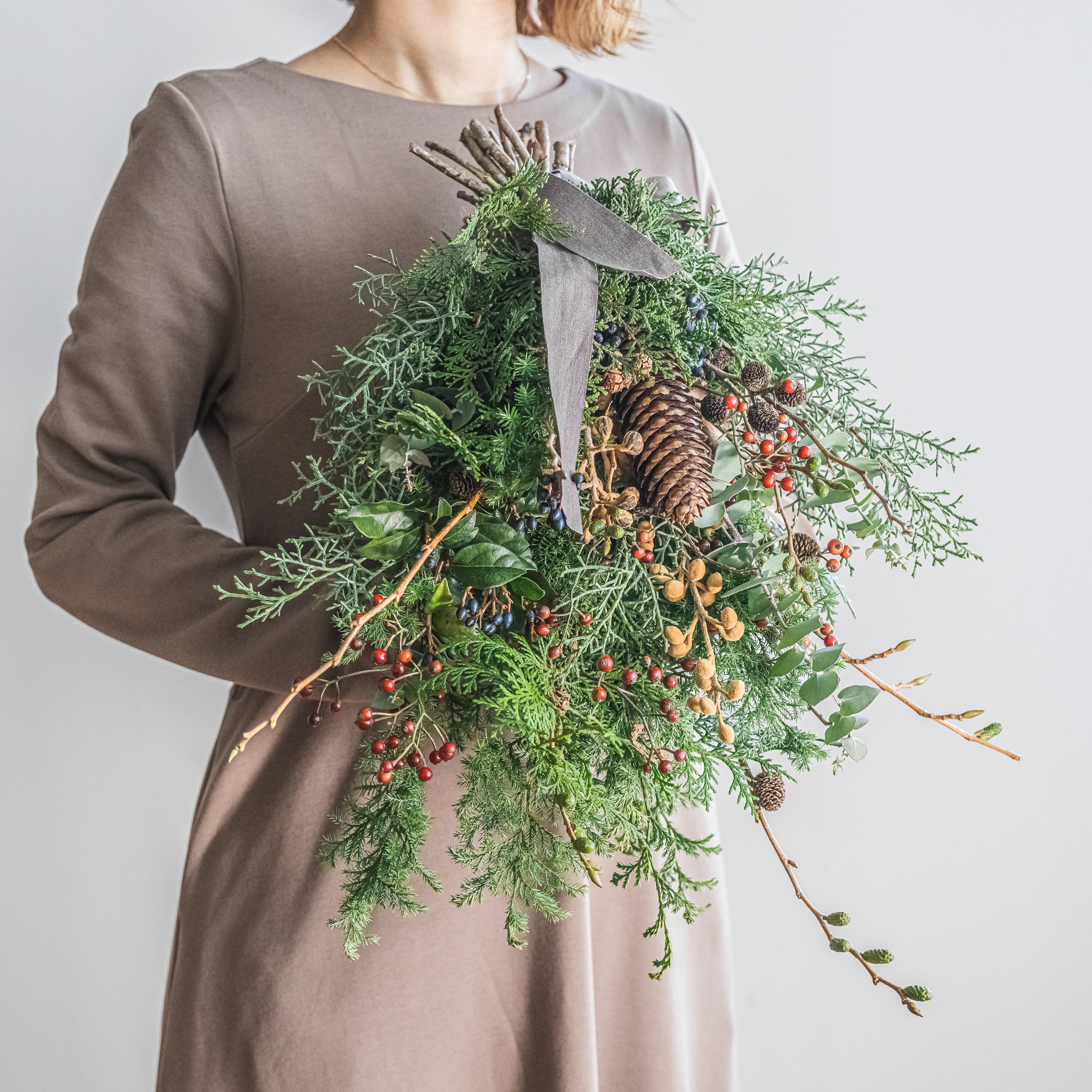 【受注販売】冬の枝ものでつくったクリスマススワッグ2024(生花)