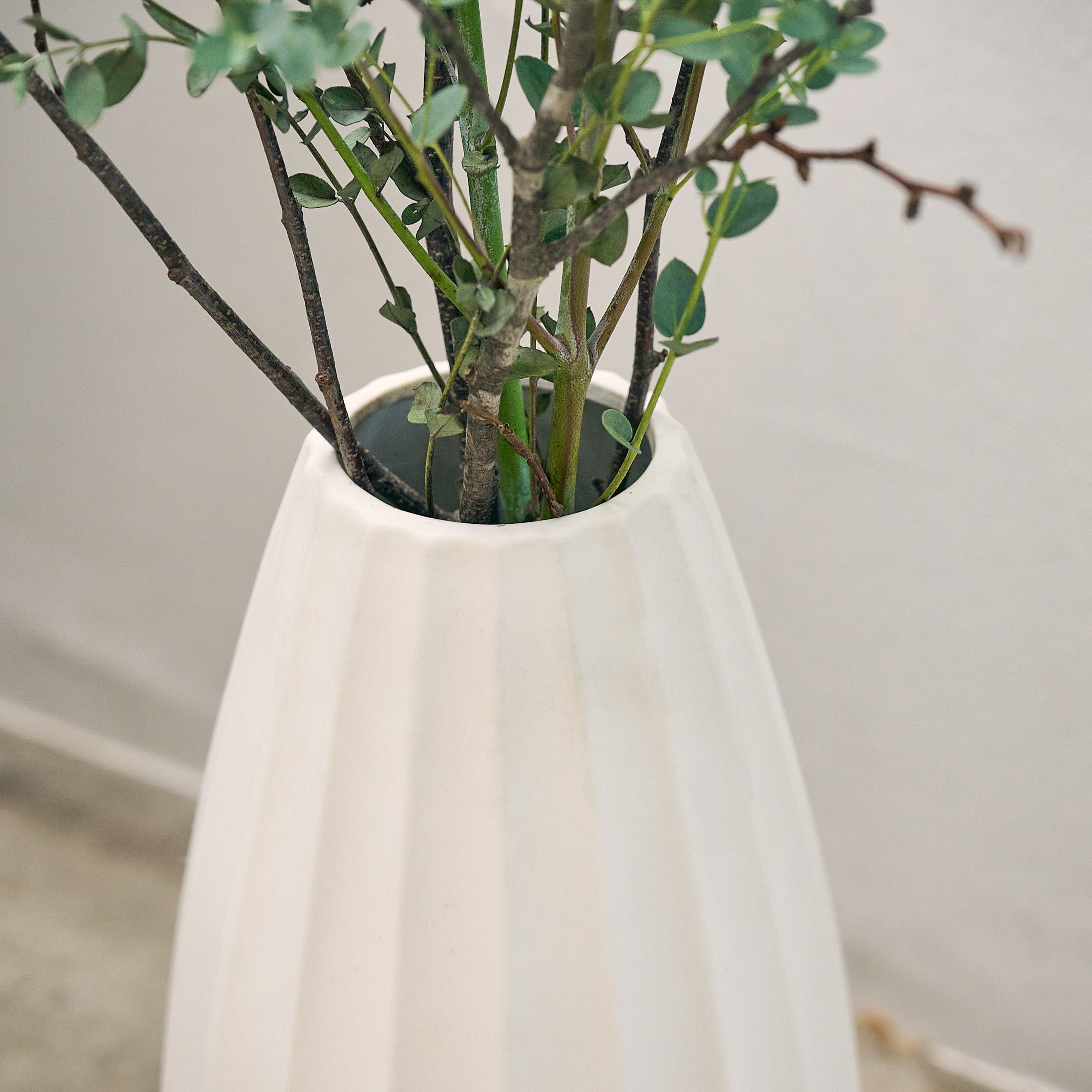 TONE | 凛とマットな磁器製枝もの花器