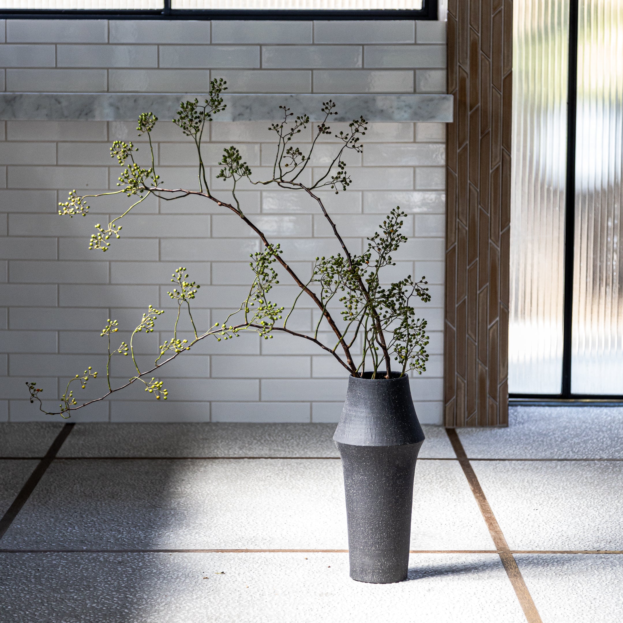SHIRAKABA | シルエットと陰影が美しい枝もの花器