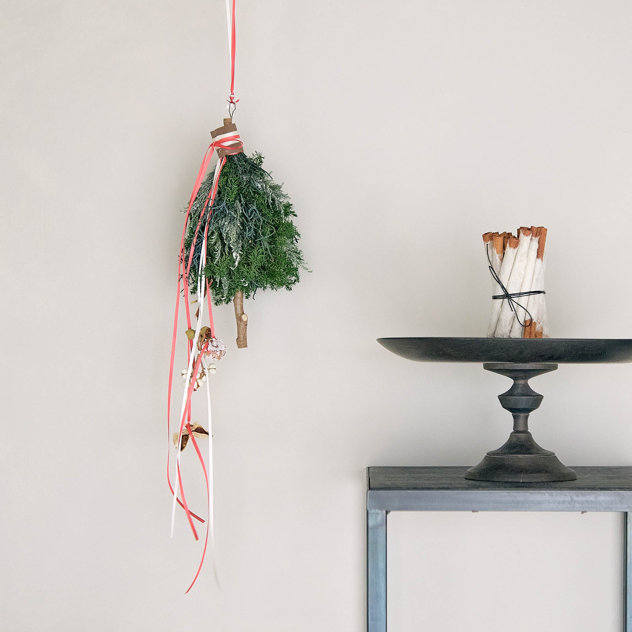 【受注販売】吊るして飾るハンギングアレンジメント(プリザーブド)