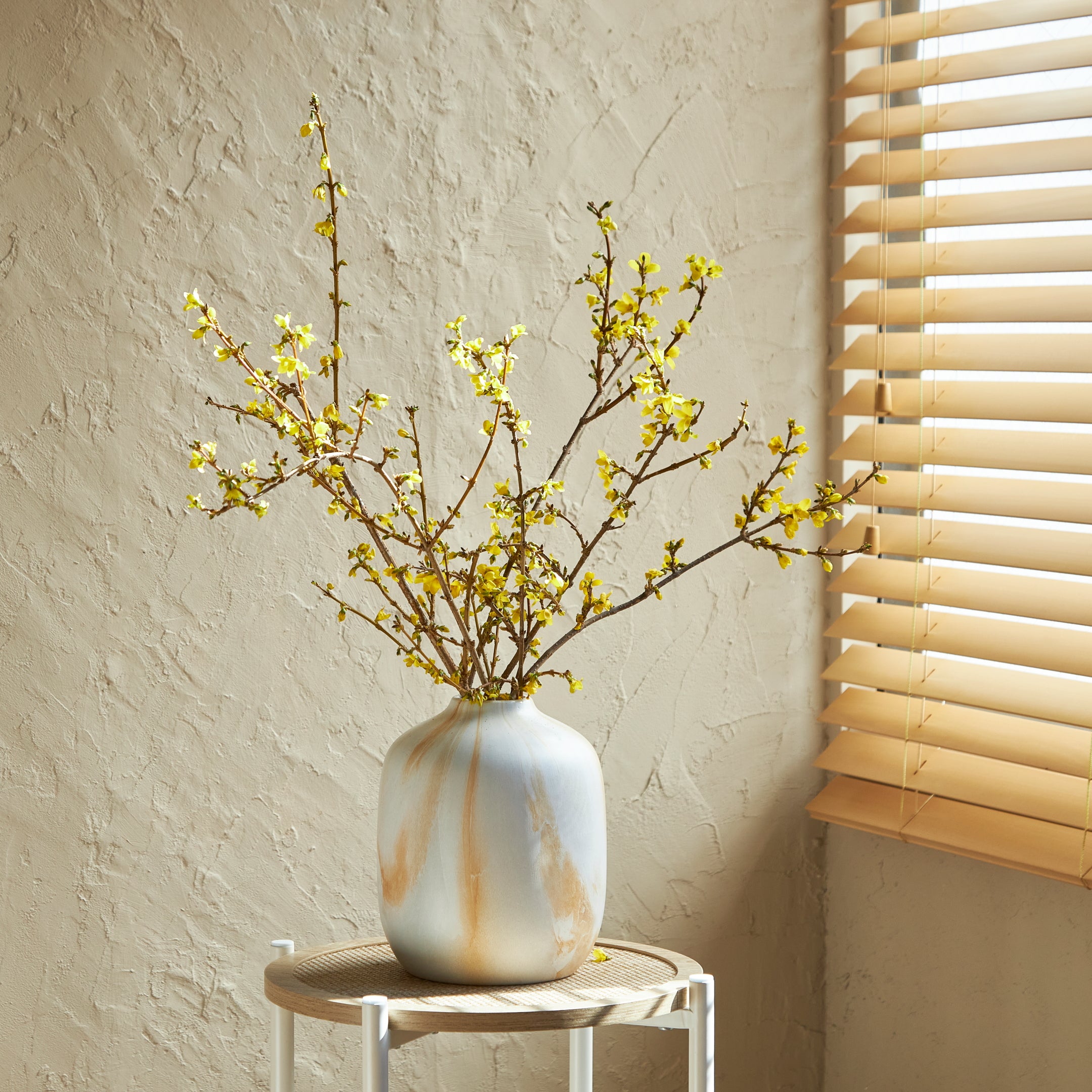 KASUMI | Branch vase with nuanced expression