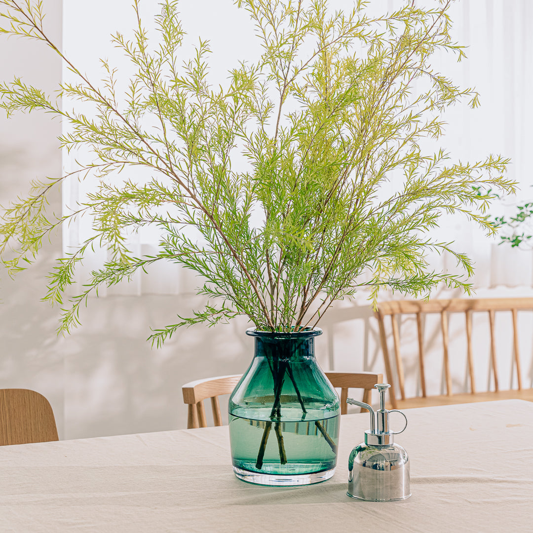 KOHAN | ヴィンテージカラーのガラス製枝もの花器 -枝ものを飾っている様子