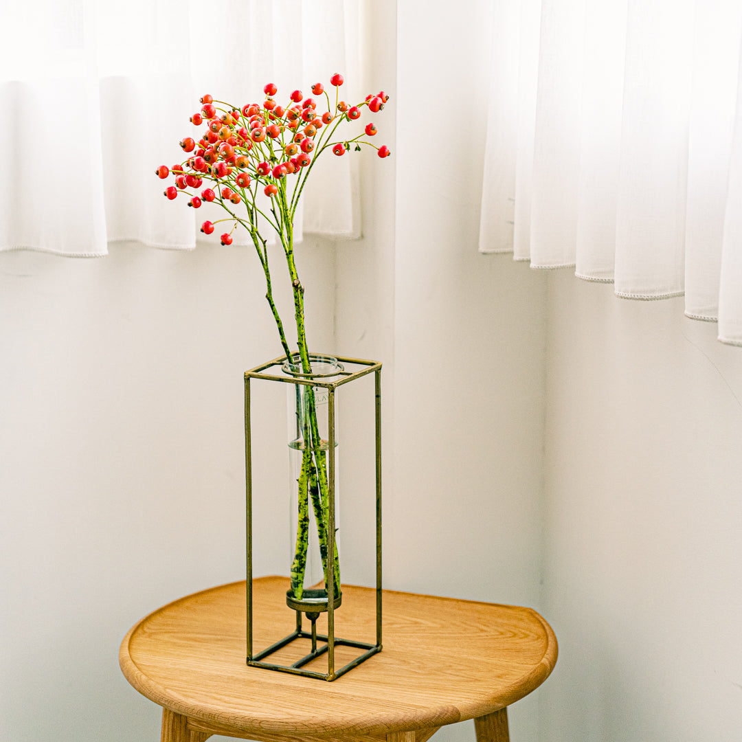 CUBE| 浮遊感のある無骨でミニマルな枝もの花器