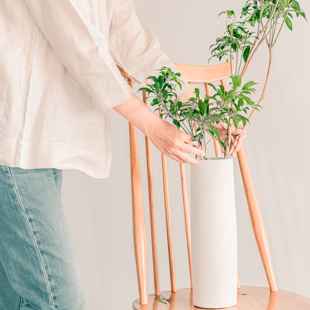 NENRIN | 小ぶりな枝にちょうどいい、スリムな枝もの花器 -