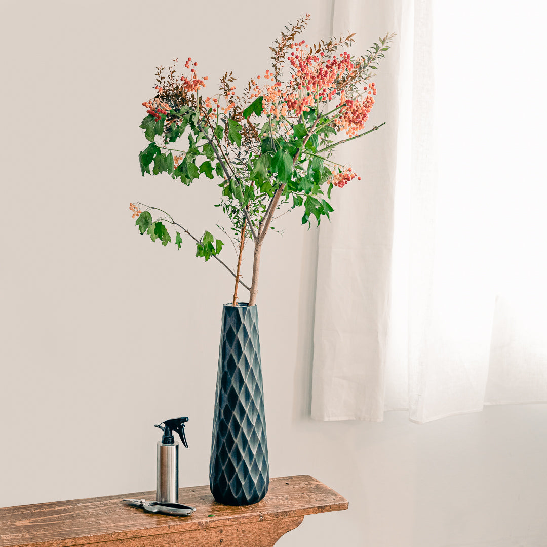 KAGERO | シャープで華やかな存在感の枝もの花器