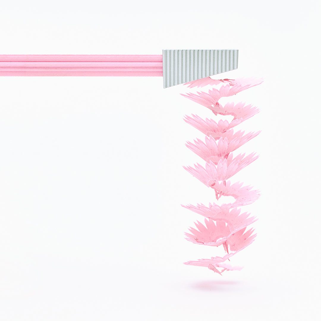 長く連なった花びらのような削りかす