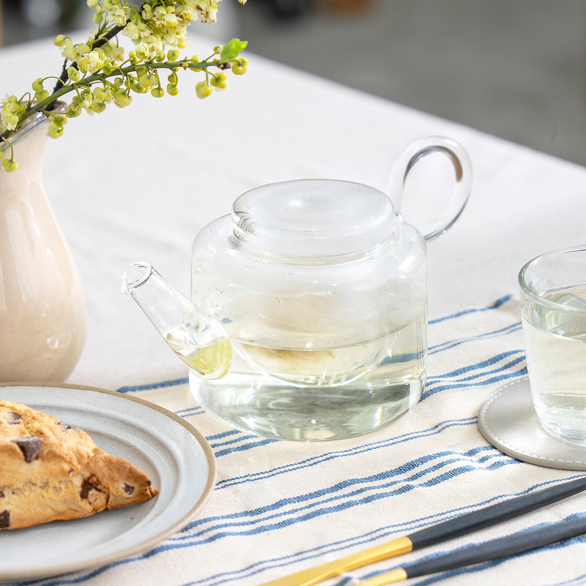 PIUMA | A lightweight yet highly durable glass teapot