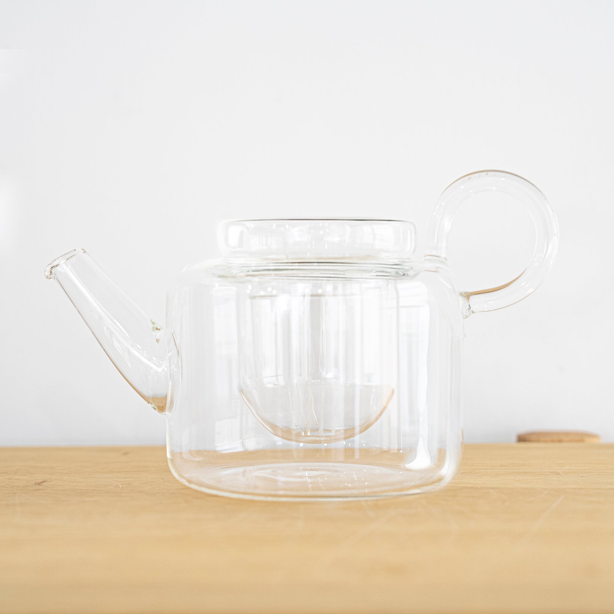 PIUMA | A lightweight yet highly durable glass teapot