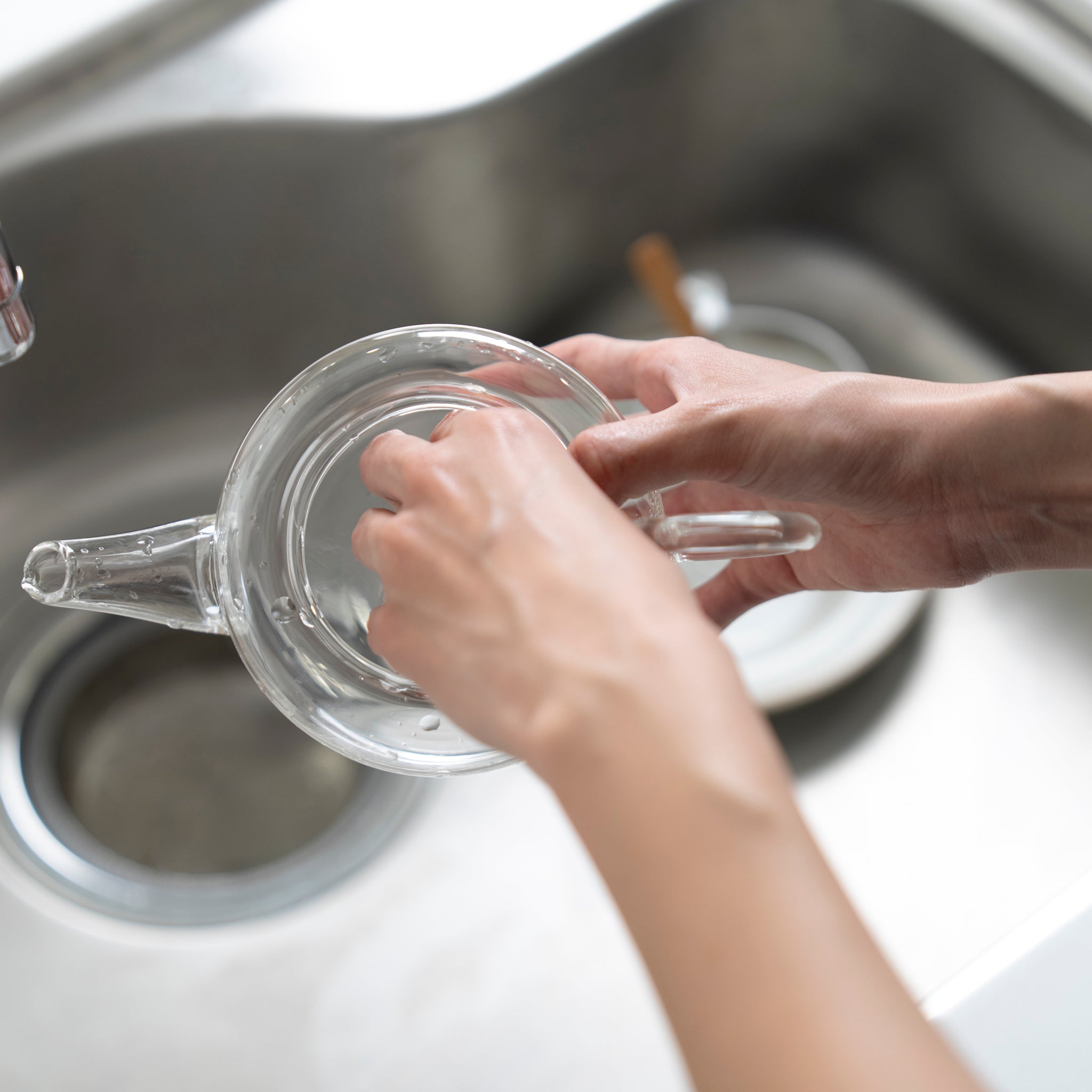 PIUMA | A lightweight yet highly durable glass teapot