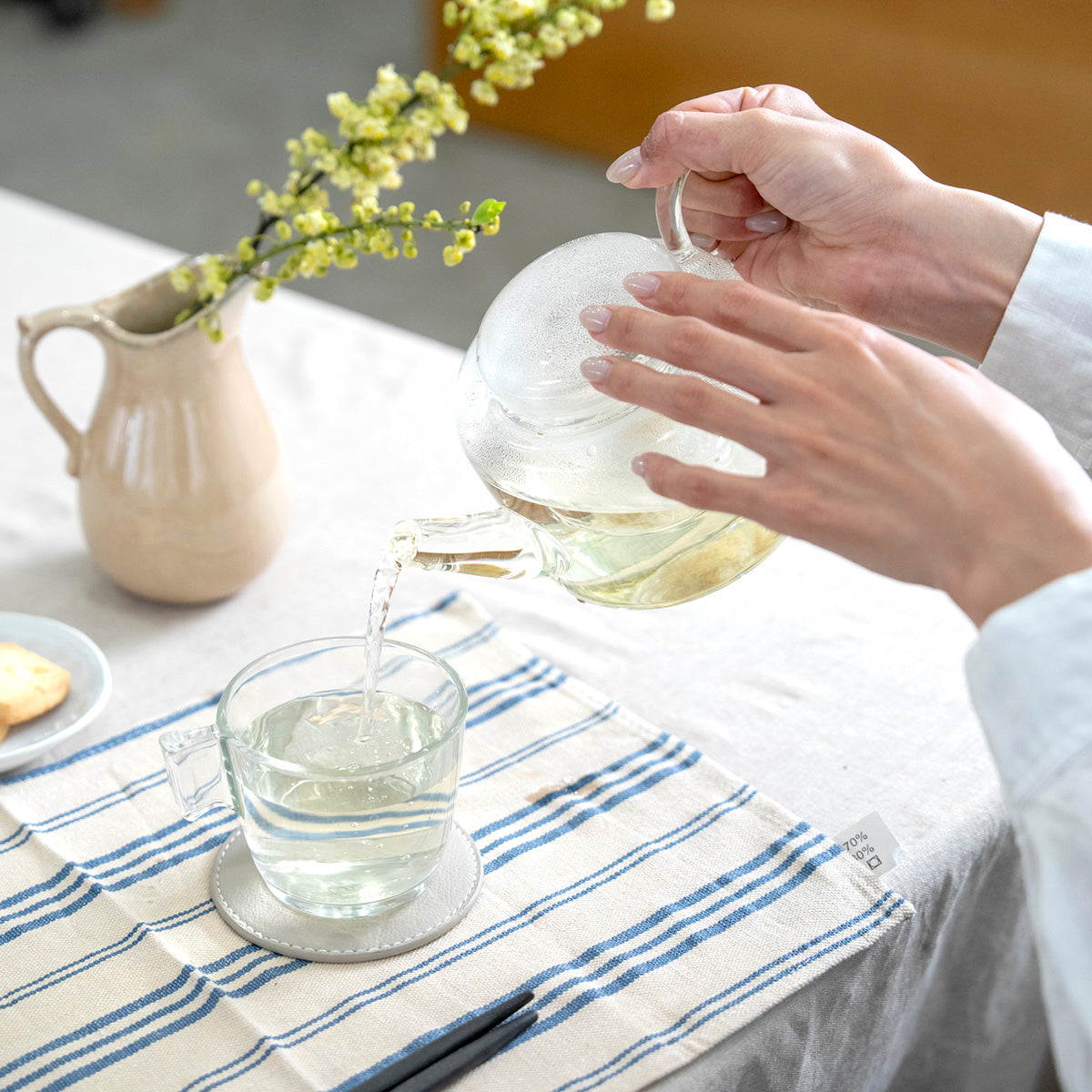 PIUMA | A lightweight yet highly durable glass teapot