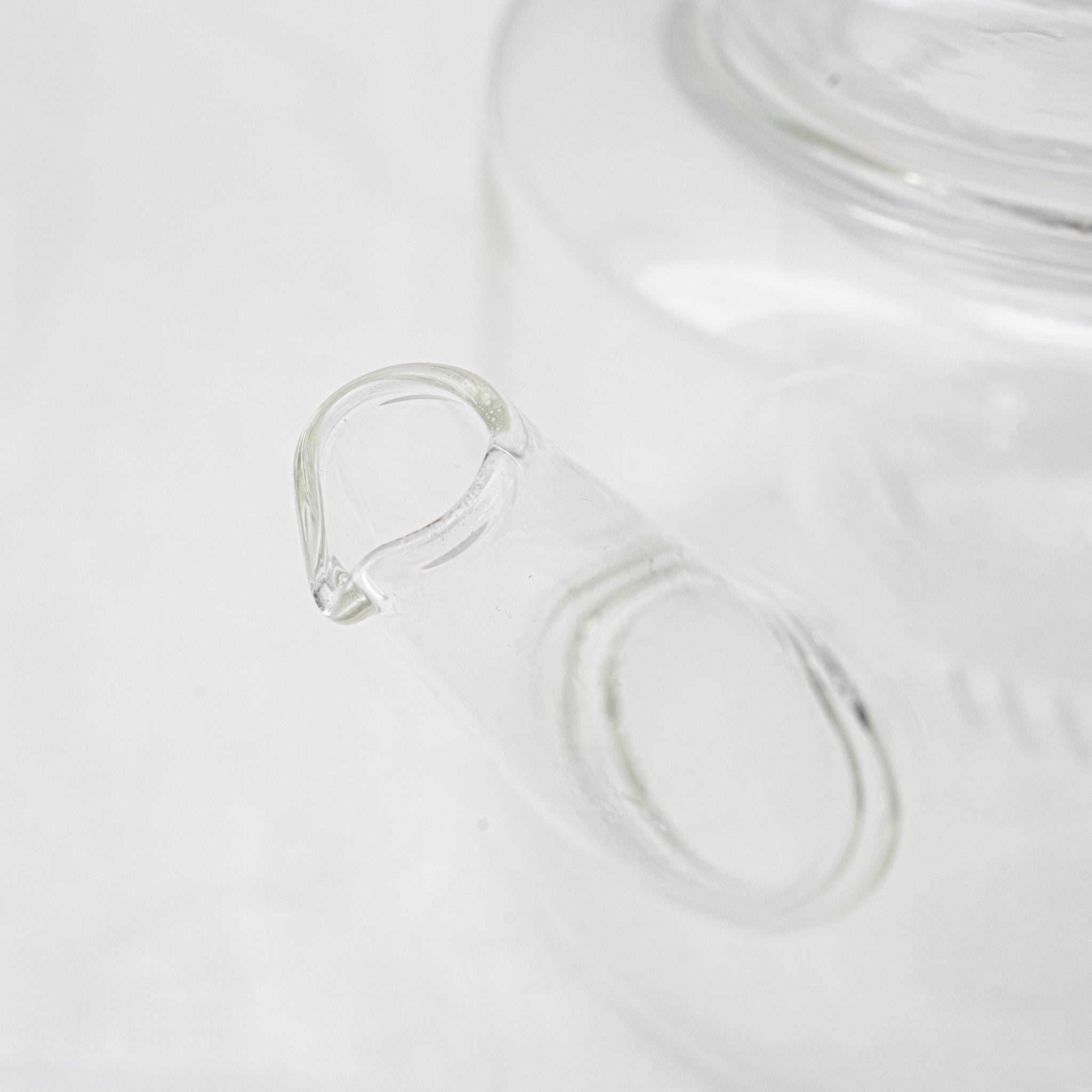 PIUMA | A lightweight yet highly durable glass teapot
