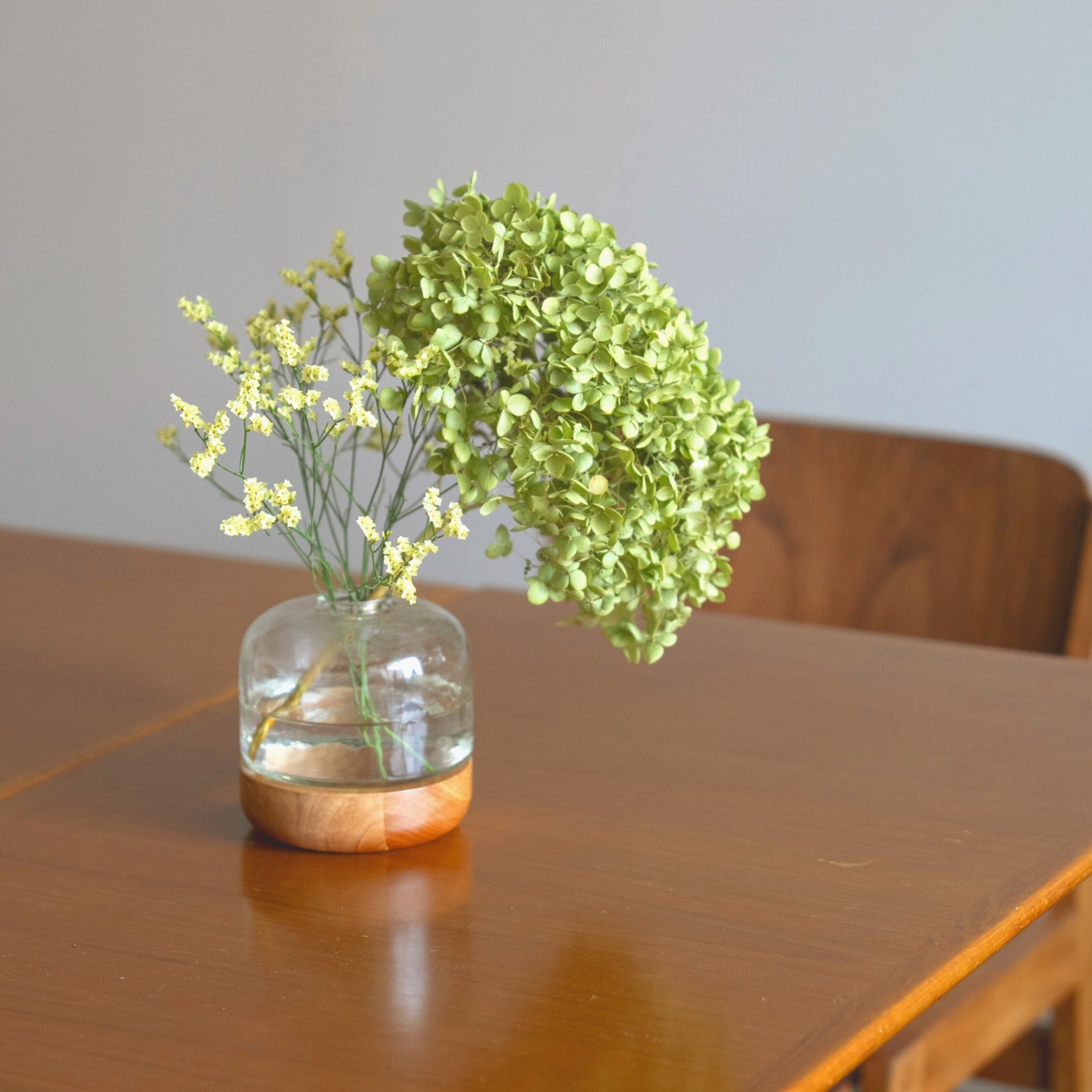 シナリーウッド＆ガラスベース ｜ マホガニーのぬくもりとガラスの質感を愛おしむ花器