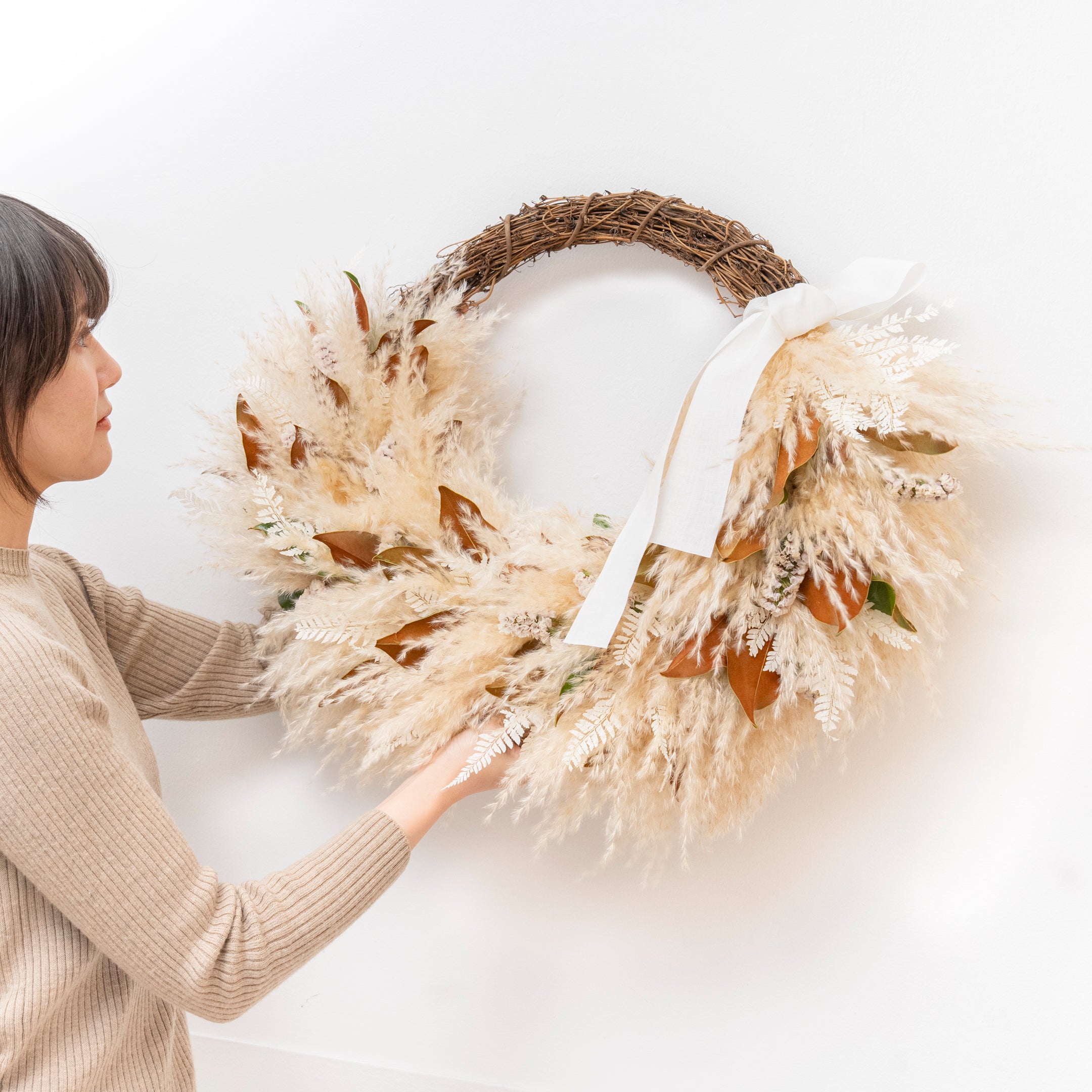 ネイティブフラワーとパンパスグラス　ふわふわナチュラルリース(37㎝) ネイティブフラワーとパンパスグラスふわふわナチュラルリース(37㎝)