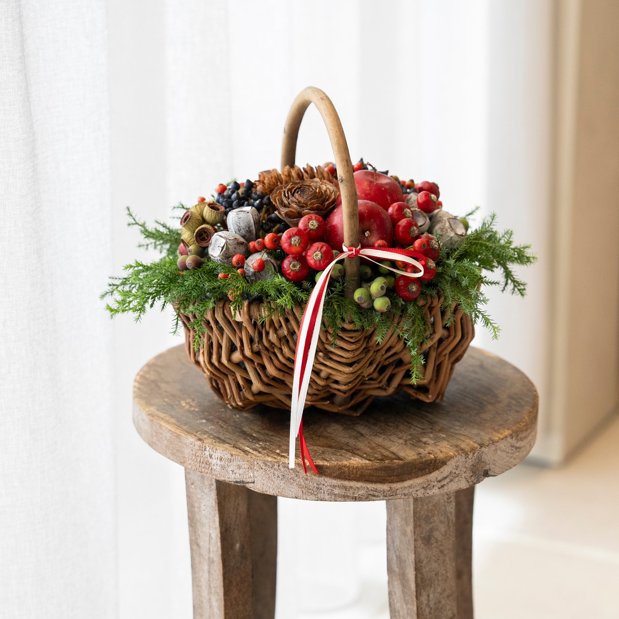 【受注販売】冬の実ものを詰め込んだボタニカルバスケット（生花）