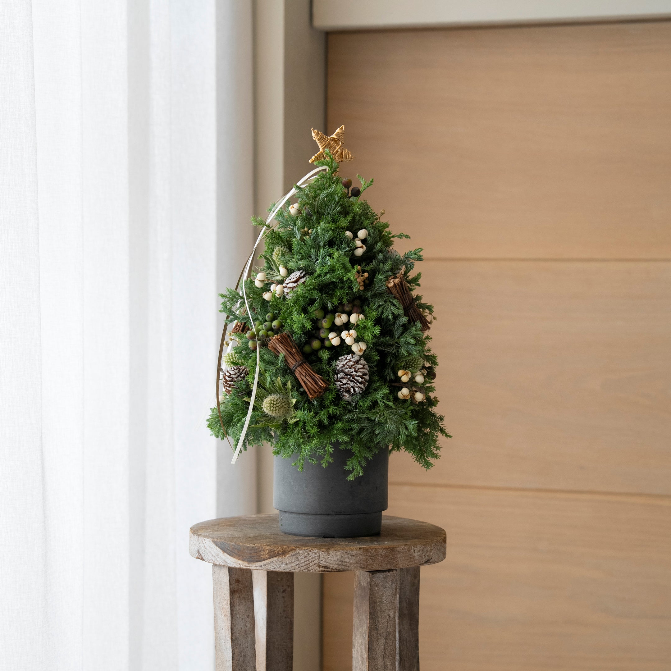 【受注販売】ナチュラル＆シックなスタンドミニツリー（生花）