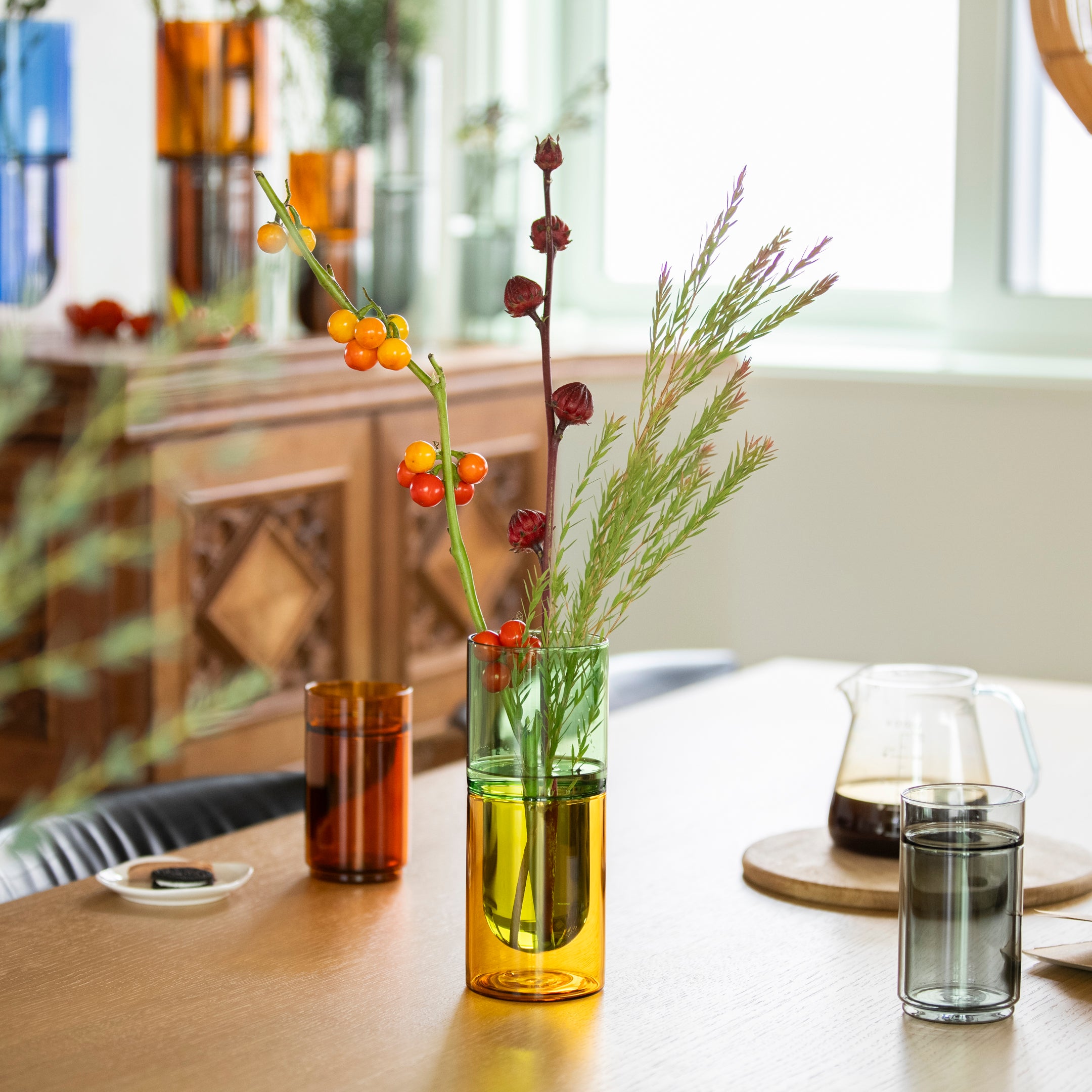 DW VASE ｜ 遊び心あるカラーの枝もの花器