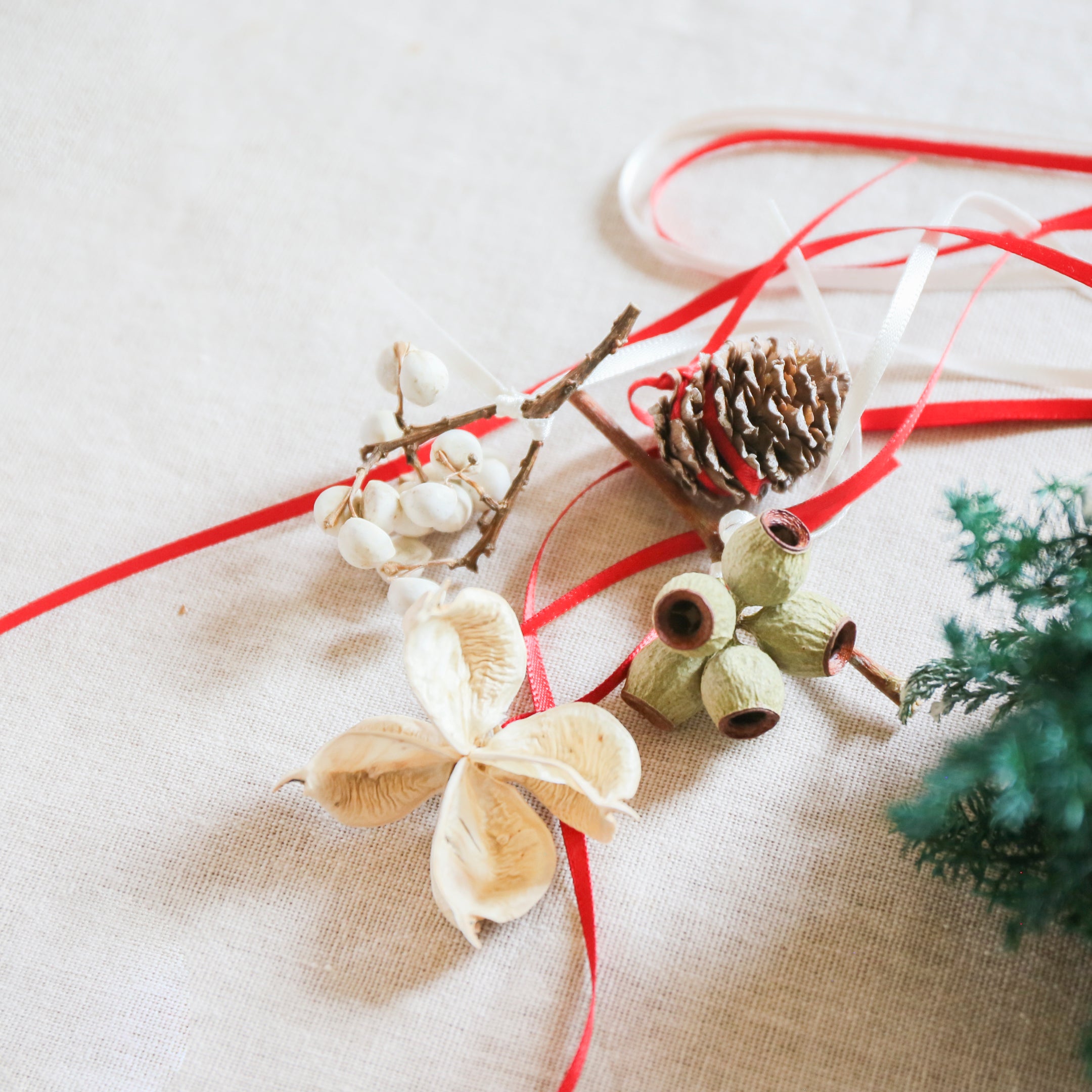 【受注販売】吊るして飾るハンギングアレンジメント（プリザーブド）