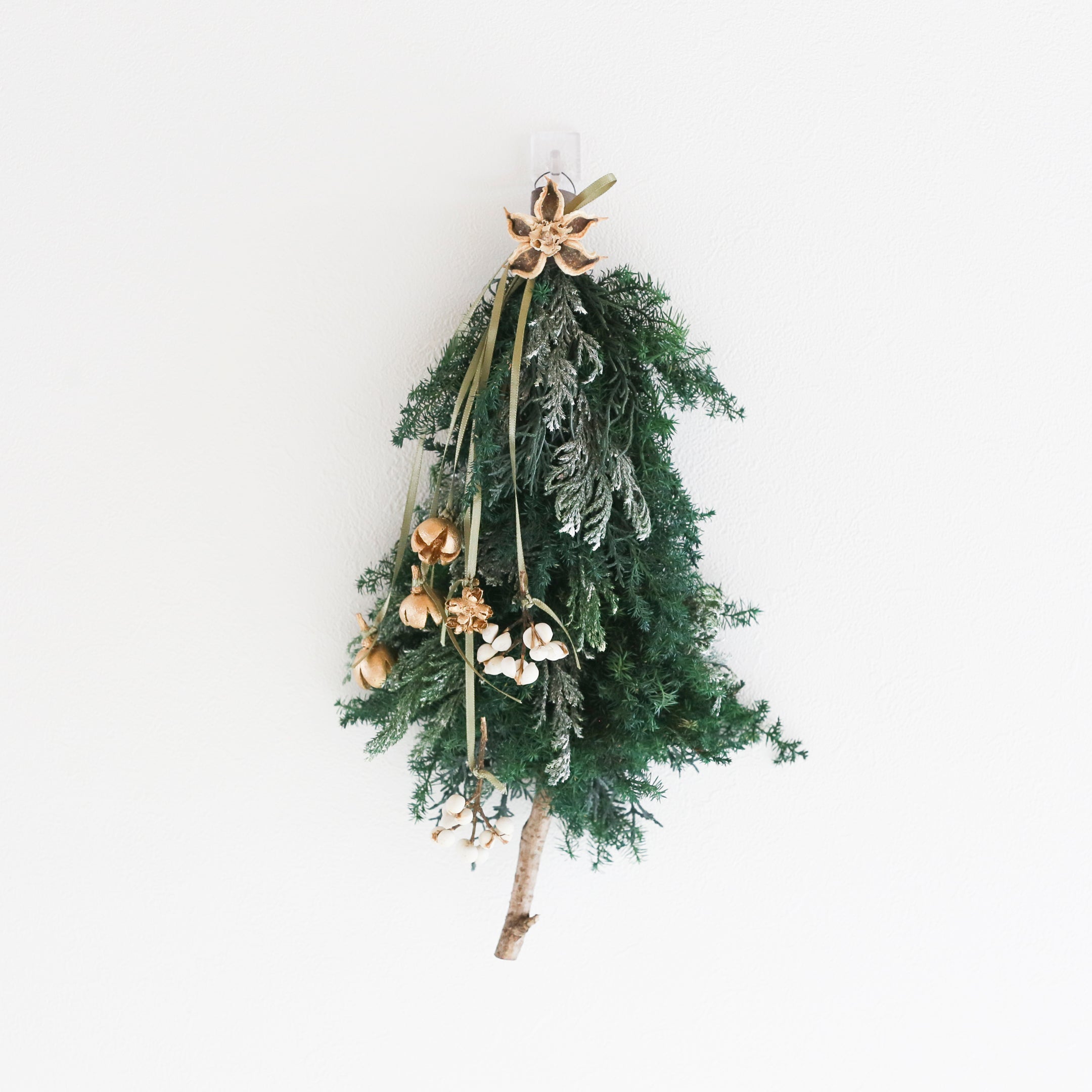 【受注販売】森の実が揺れる壁かけミニツリー（プリザーブド）