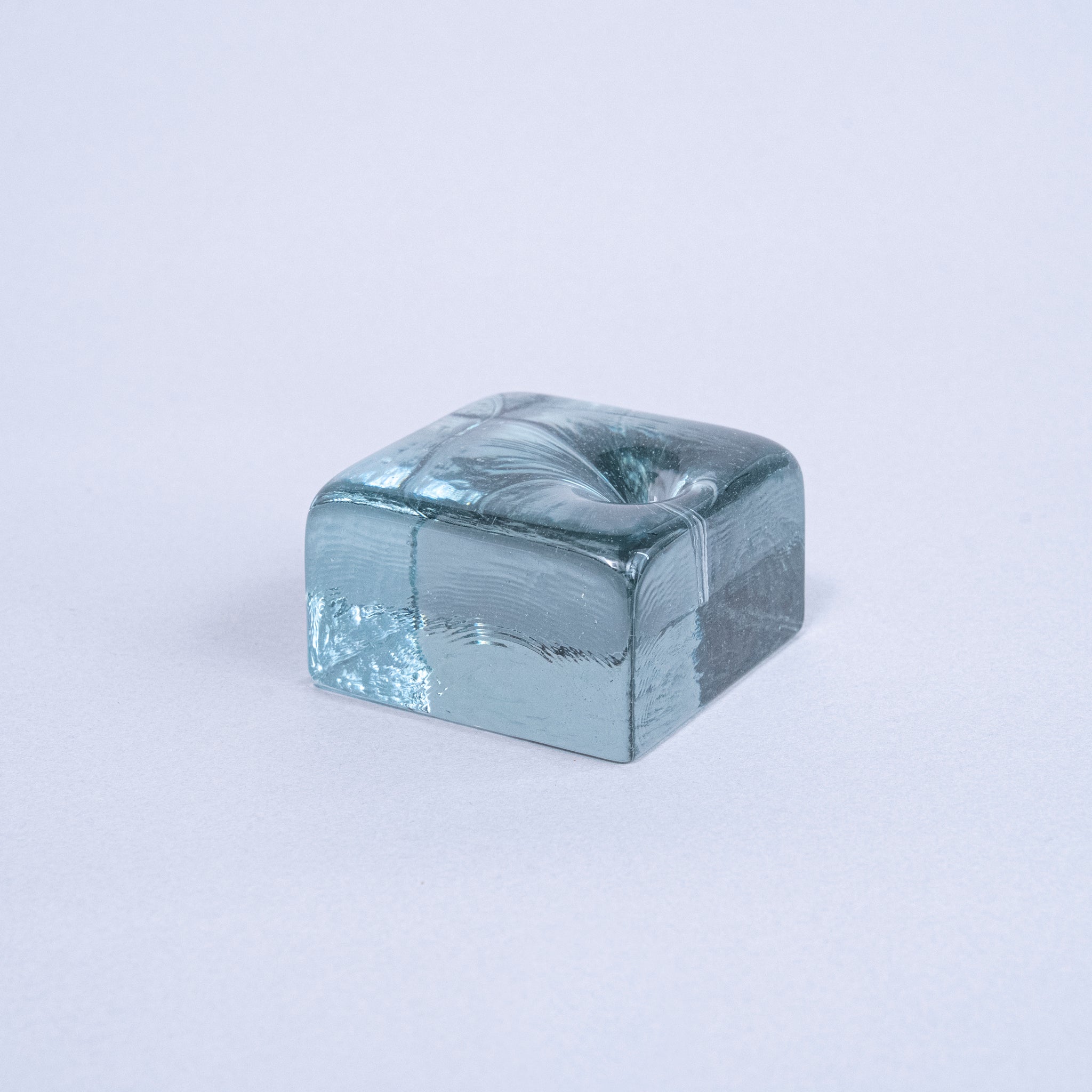 IYÉ incense holder ｜ 廃ブラウン管でつくられた水のようなお香立て