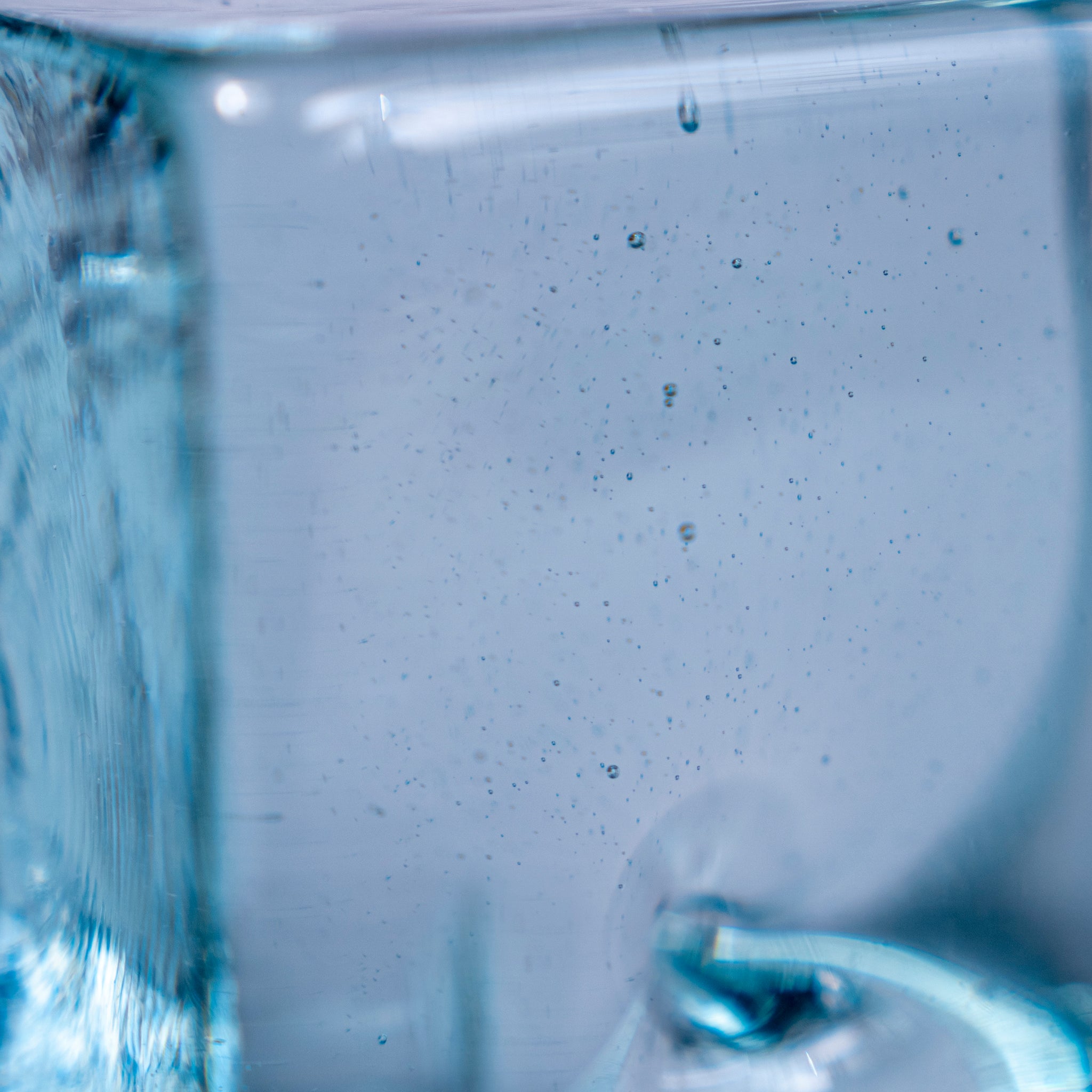 IYÉ incense holder ｜ 廃ブラウン管でつくられた水のようなお香立て