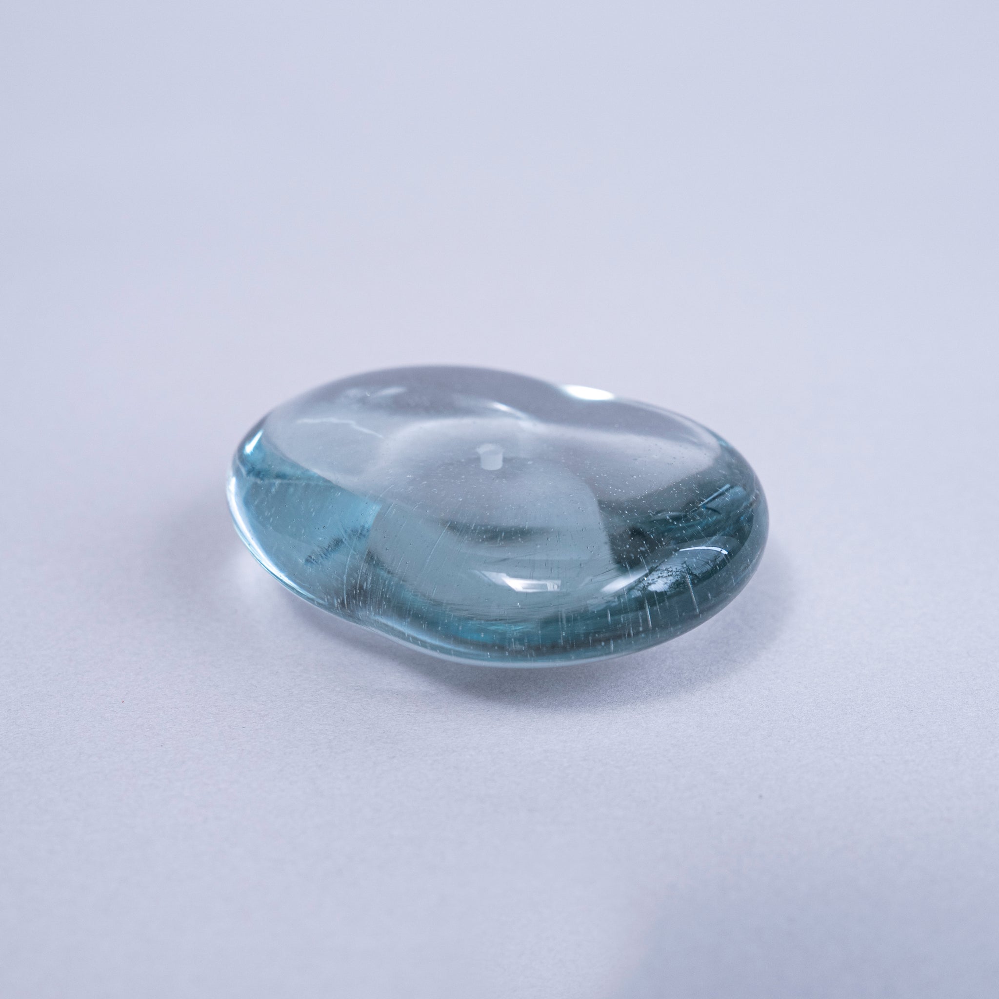 IYÉ incense holder ｜ 廃ブラウン管でつくられた水のようなお香立て