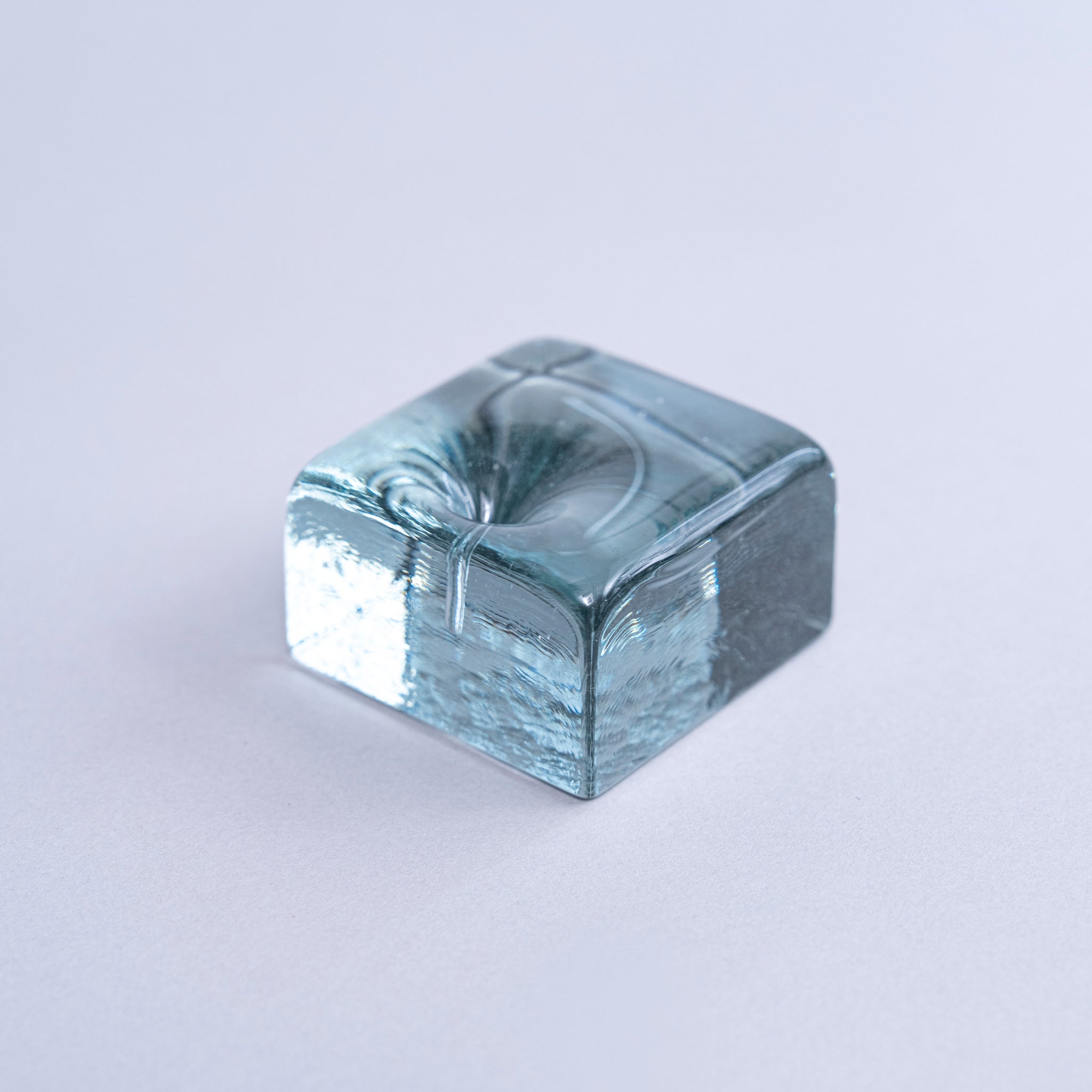 IYÉ incense holder ｜ 廃ブラウン管でつくられた水のようなお香立て