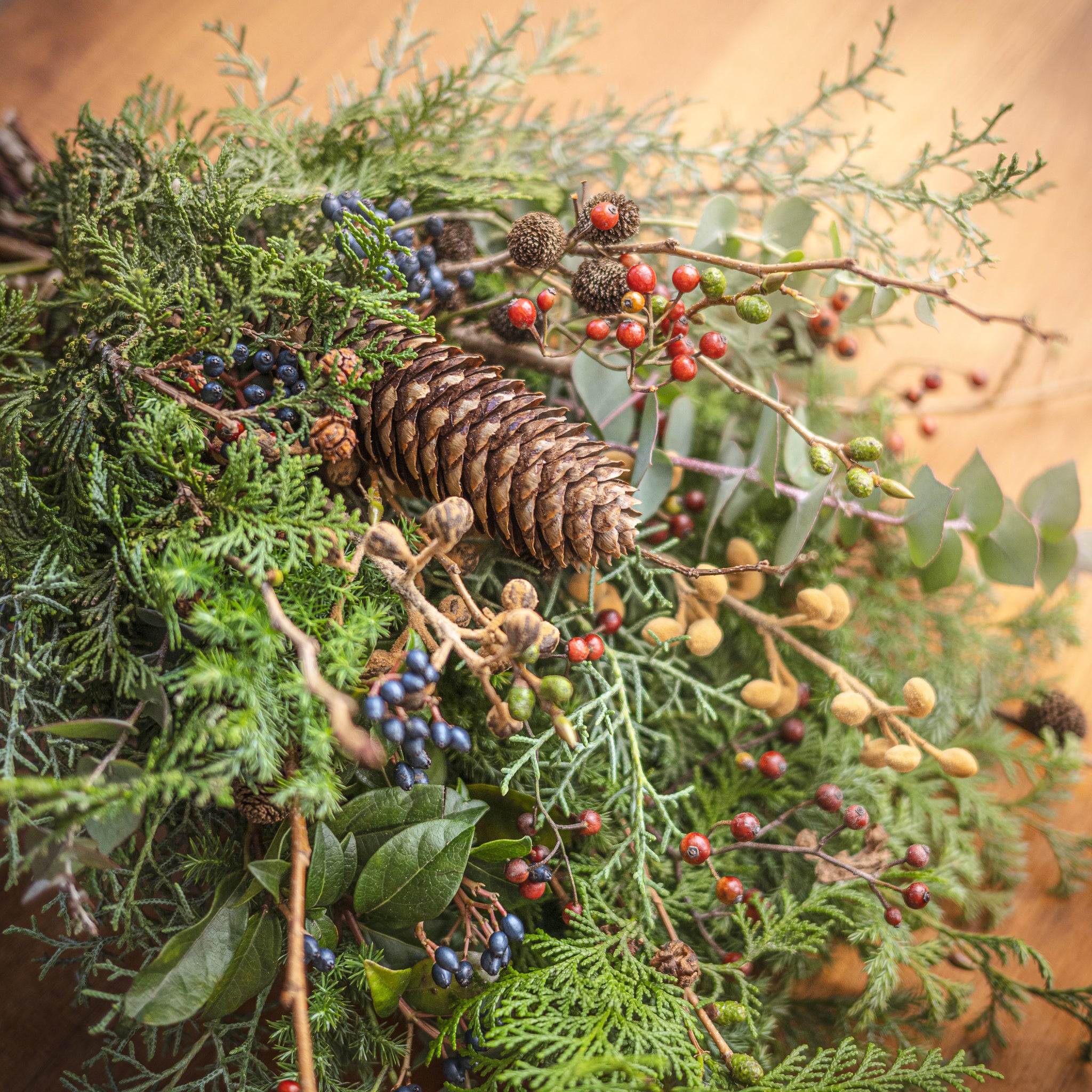 【受注販売】冬の枝ものでつくったクリスマススワッグ2025（生花）