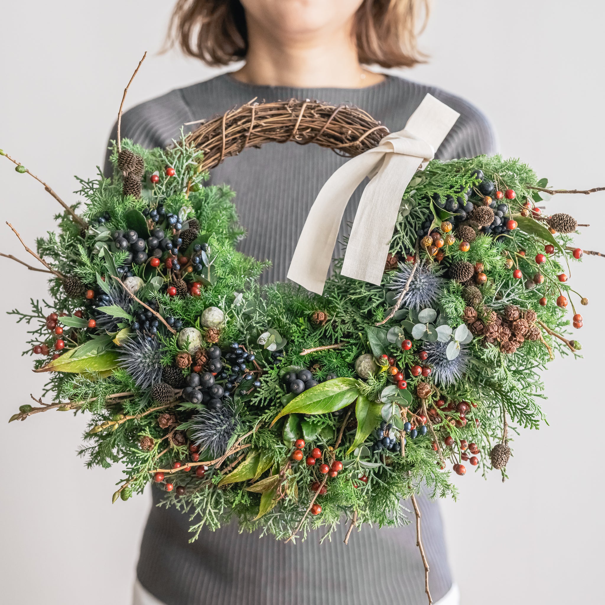 【受注販売】冬の枝ものでつくったクリスマスリース2025（生花）