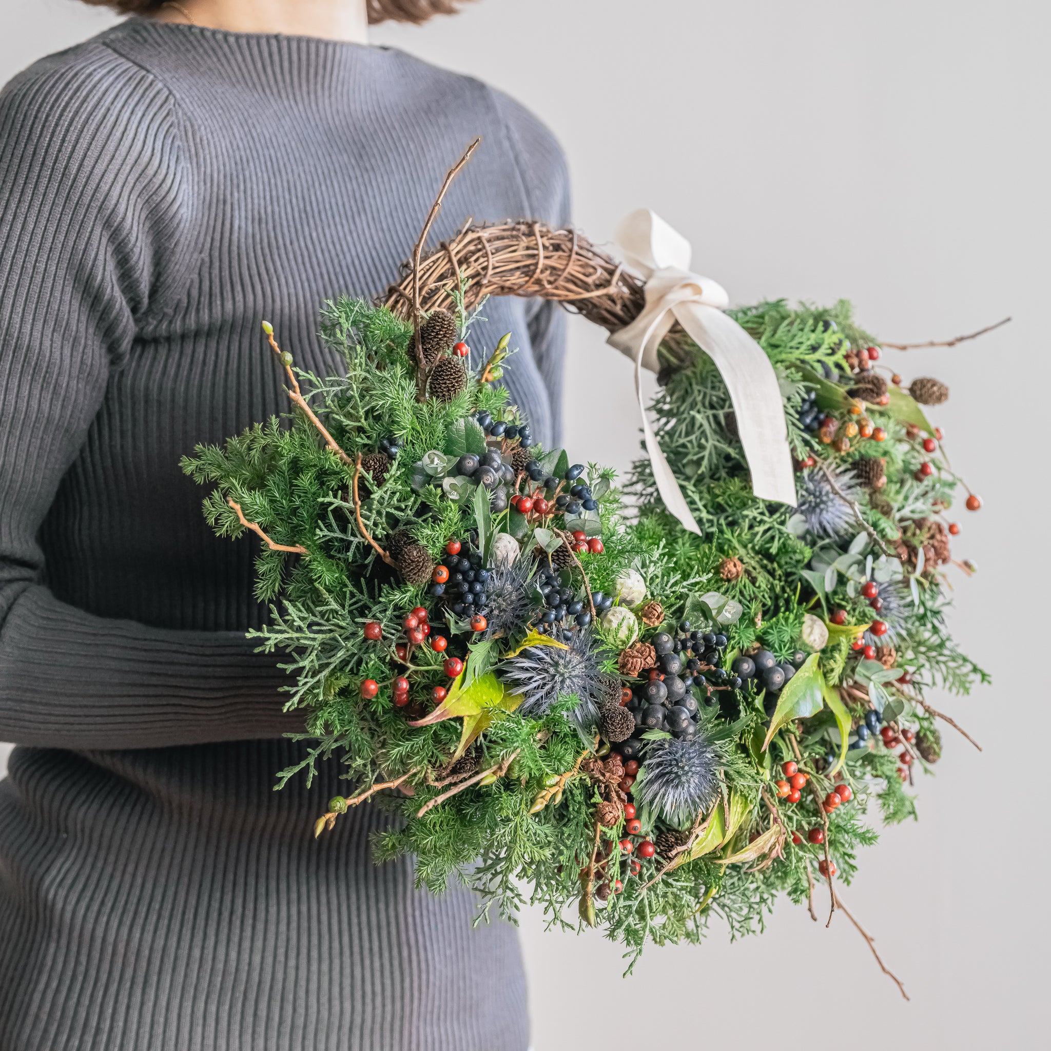 【受注販売】冬の枝ものでつくったクリスマスリース2025（生花）