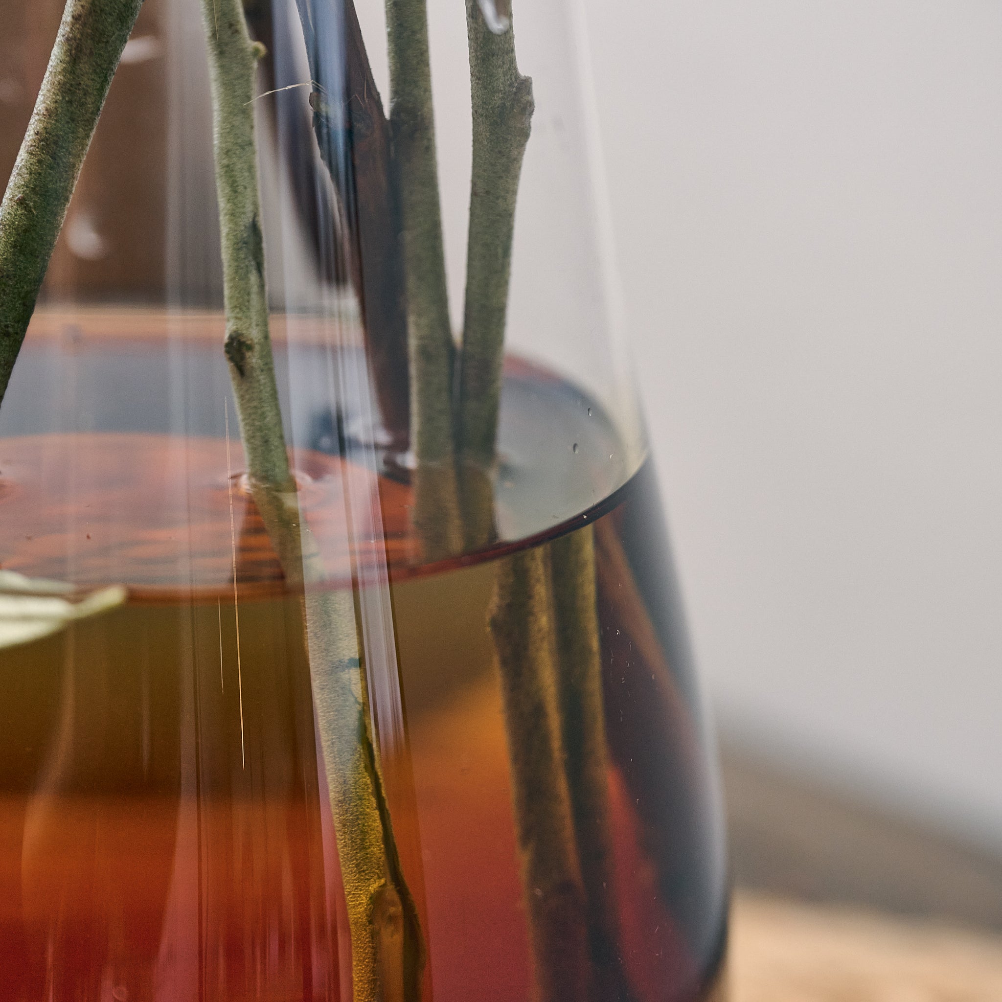 tsubomi ｜ やさしいカーブが植物に寄り添う花器