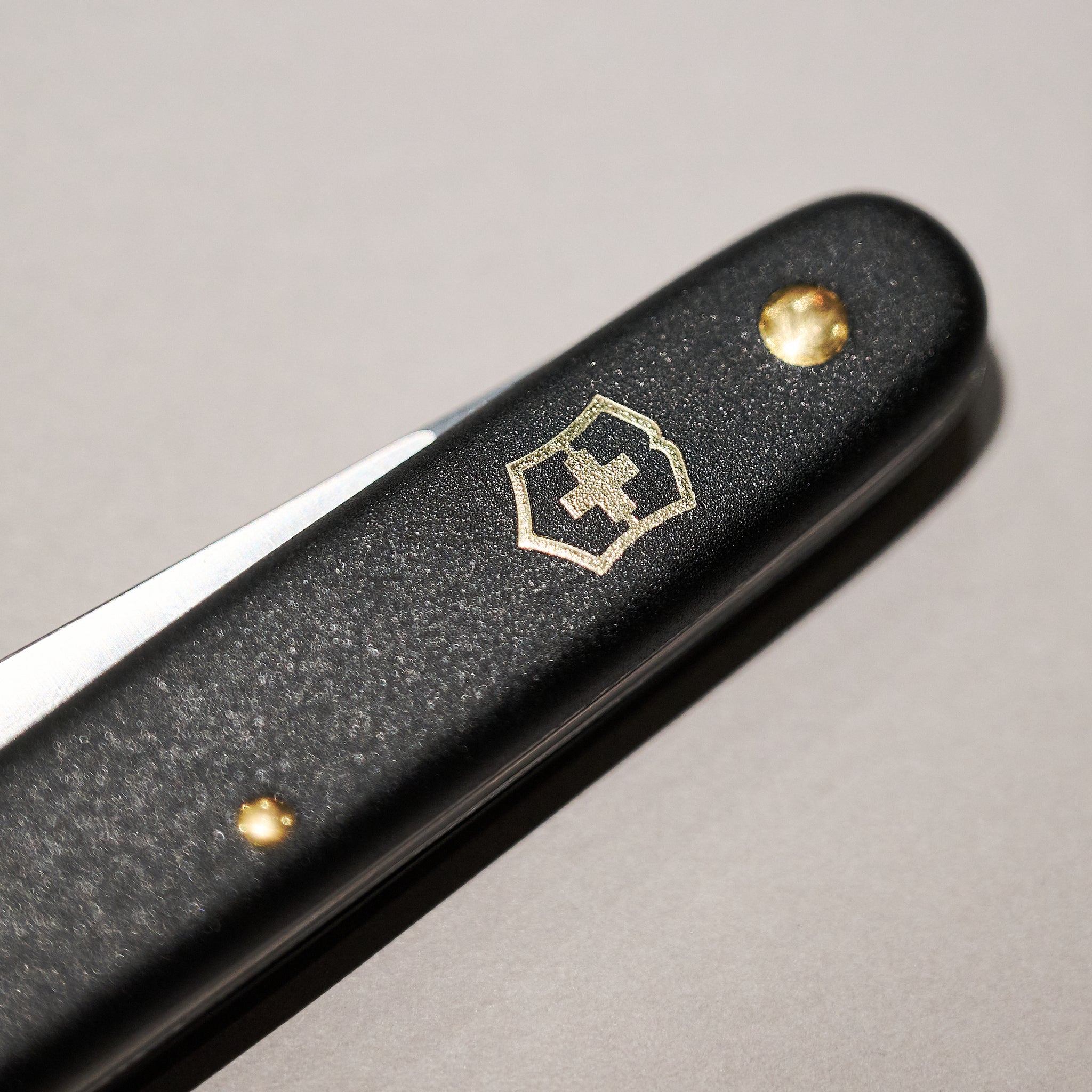 フローリストナイフ ｜ 枝ものの水揚げにも使えるナイフ