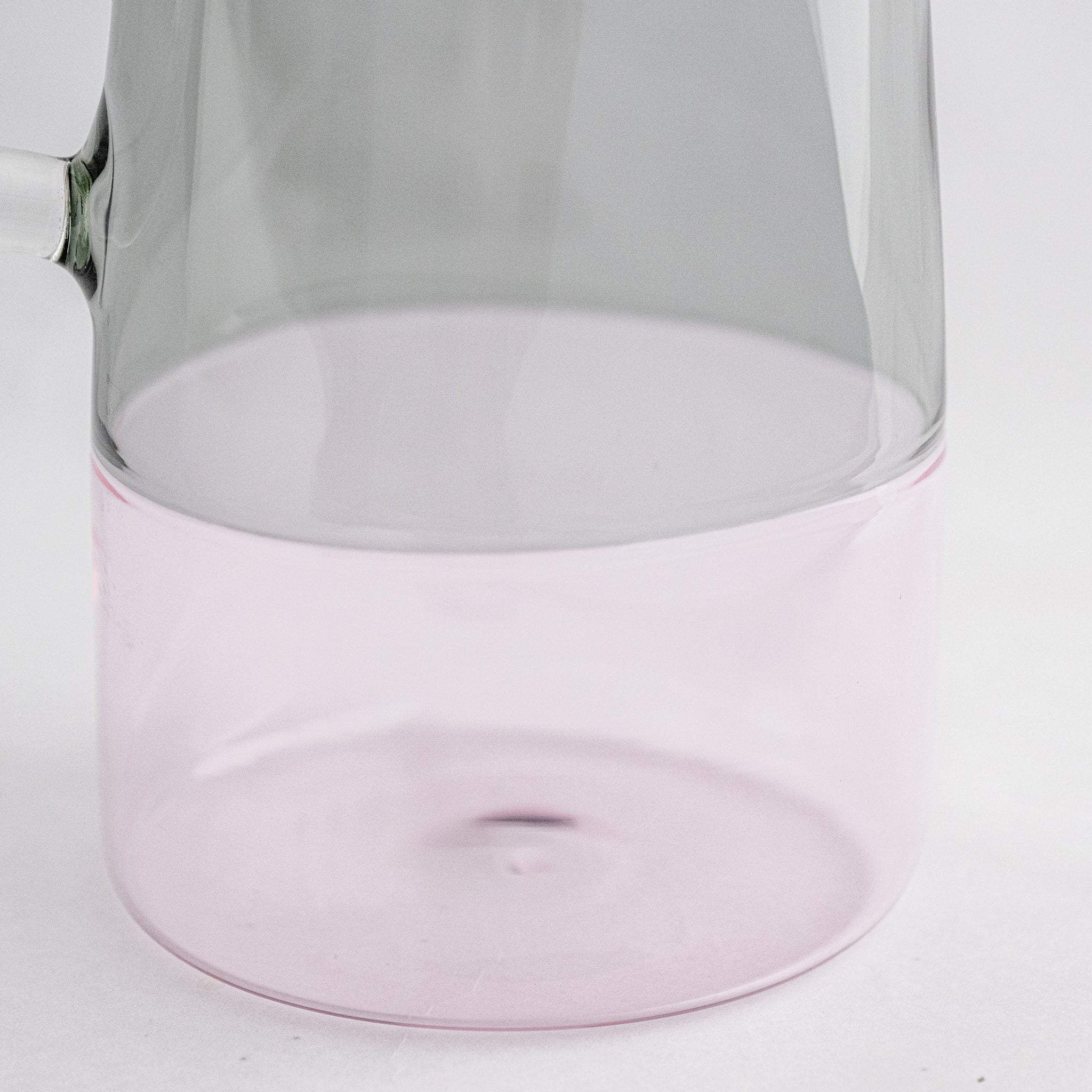 High Jug ｜ 枝もの花器にもなるモダンな水差し