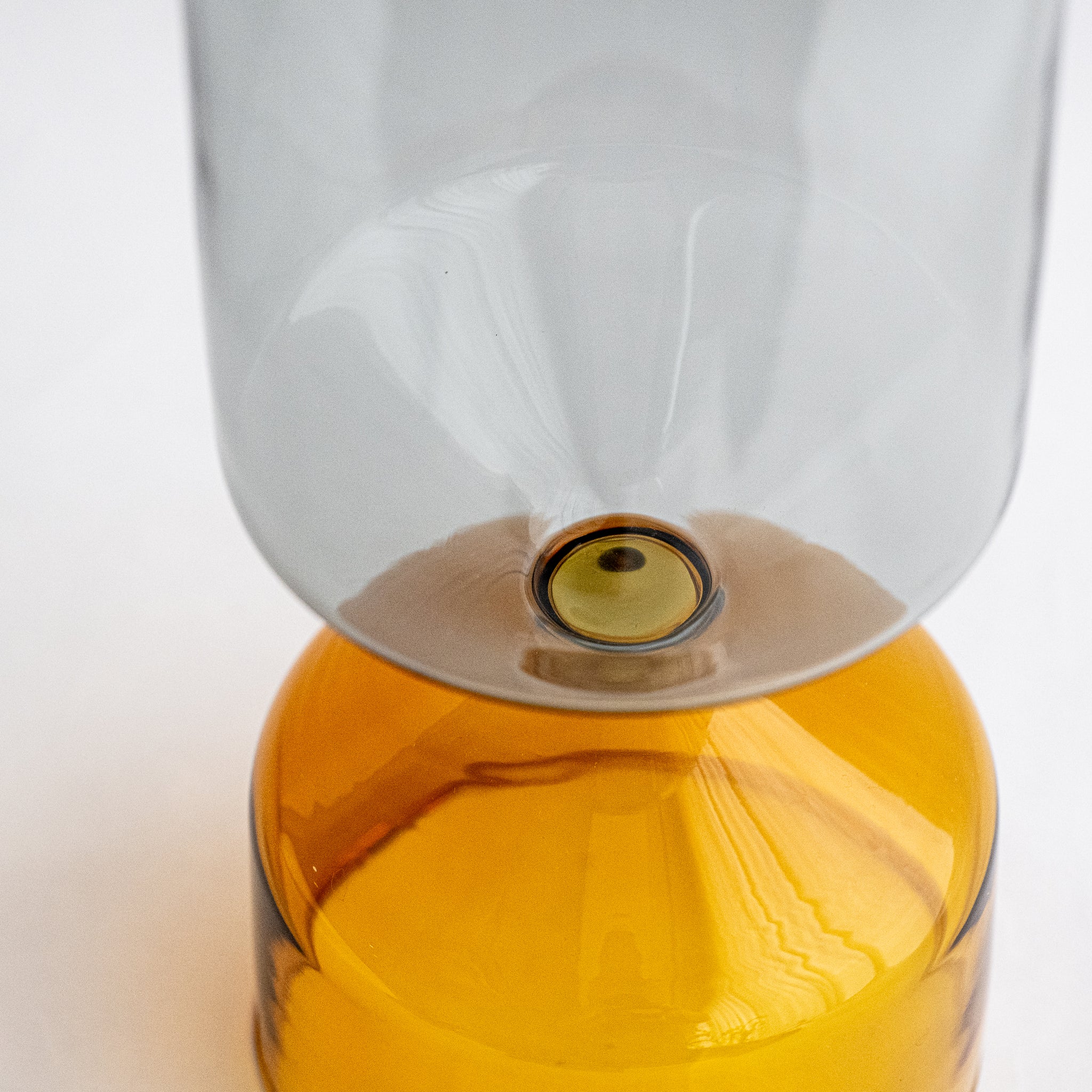 Bouquet Vase ｜ バイカラーとフォルムが目を奪う枝もの花器