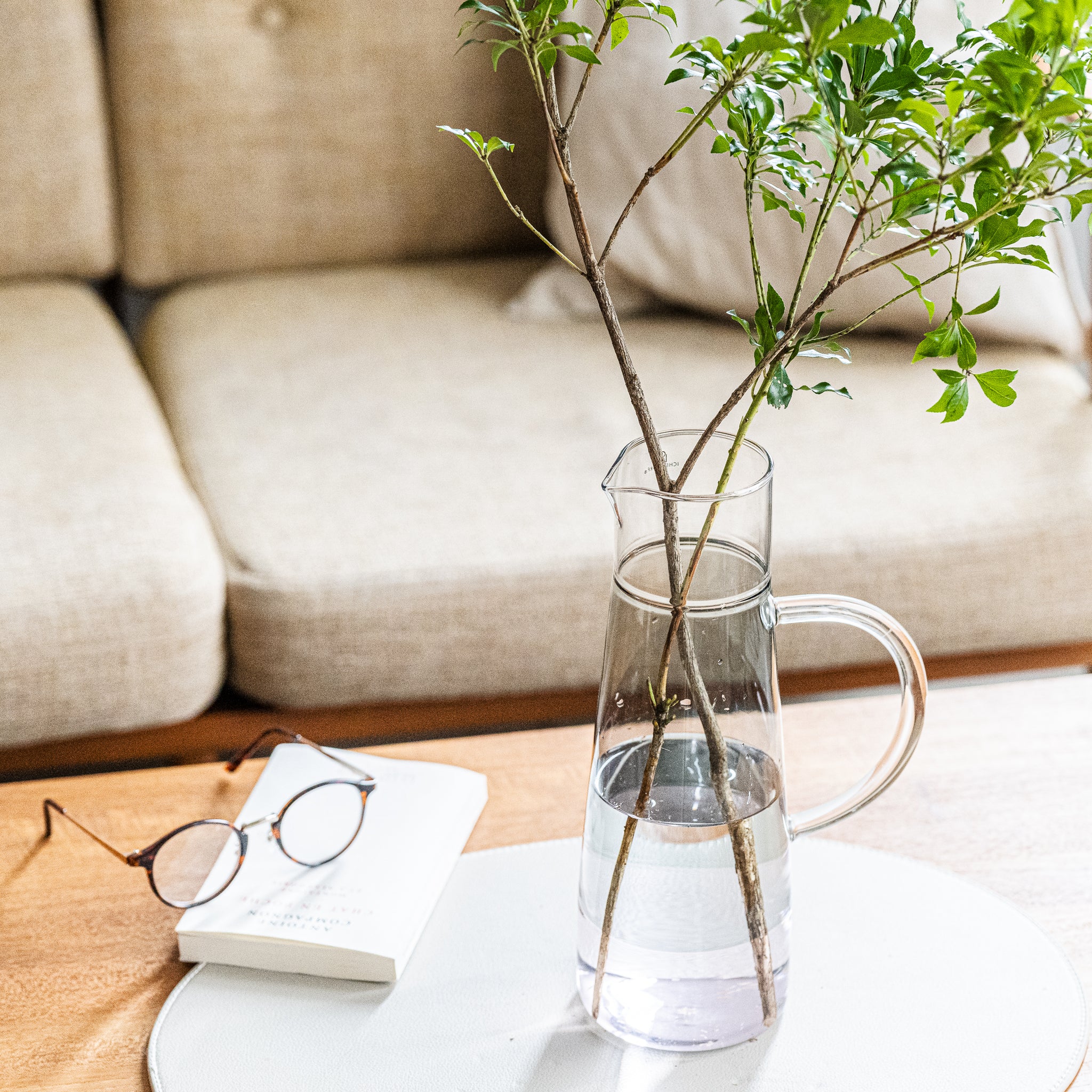 High Jug ｜ 枝もの花器にもなるモダンな水差し