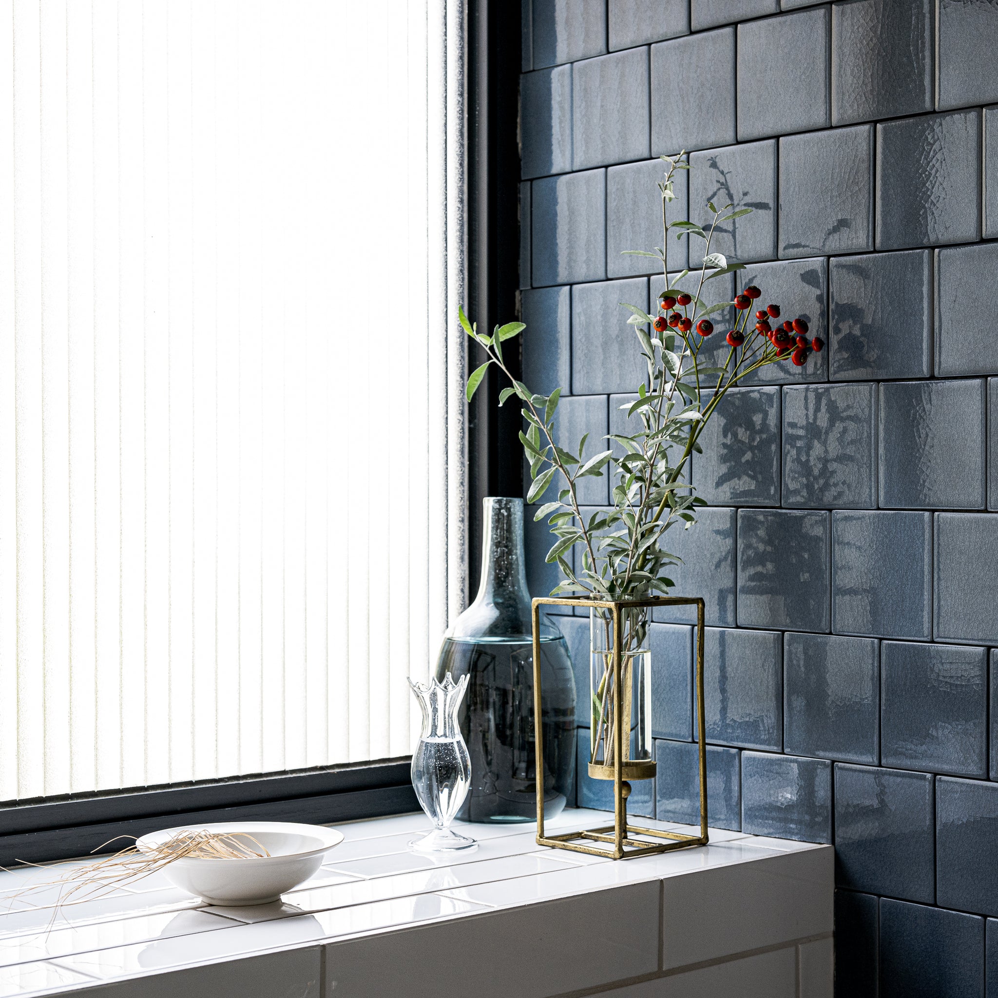 CUBE｜ 浮遊感のある無骨でミニマルな枝もの花器